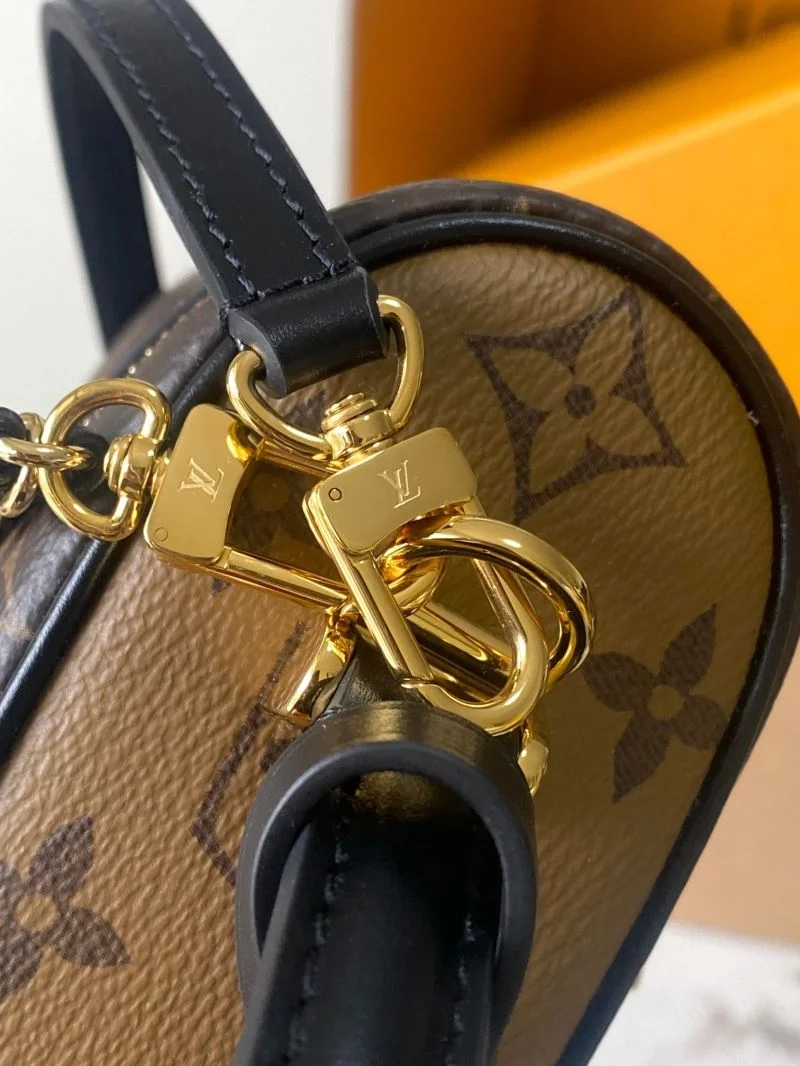 Lightweight Louis Vuitton Cosmetic Bags 39766