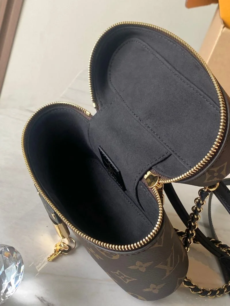 Lightweight Louis Vuitton Cosmetic Bags 39766