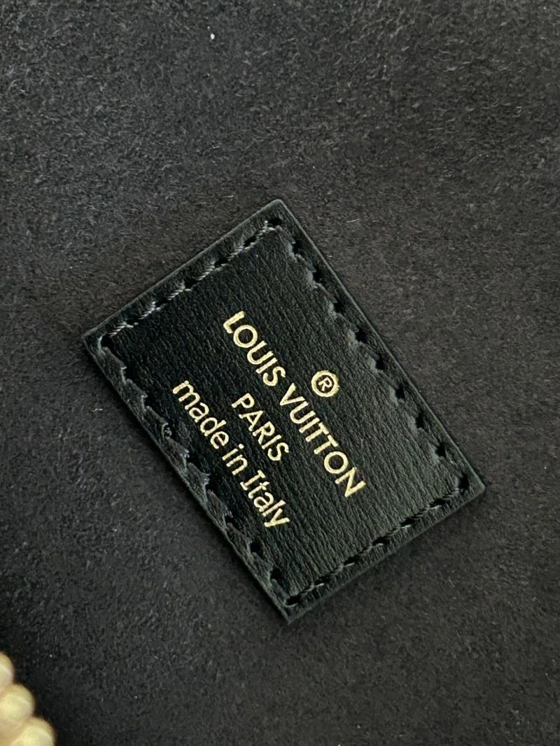 RelaxedFit Louis Vuitton Cosmetic Bags 39753