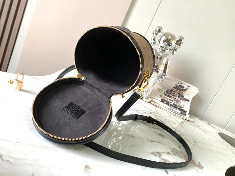 Louis Vuitton Cosmetic Bags FreshLook 39802
