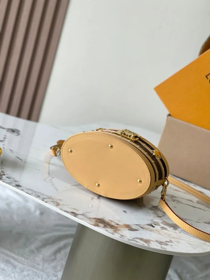 Minimalist Louis Vuitton Cosmetic Bags 39752