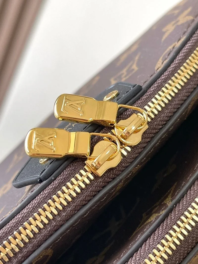 Youthful Louis Vuitton Cosmetic Bags 39750