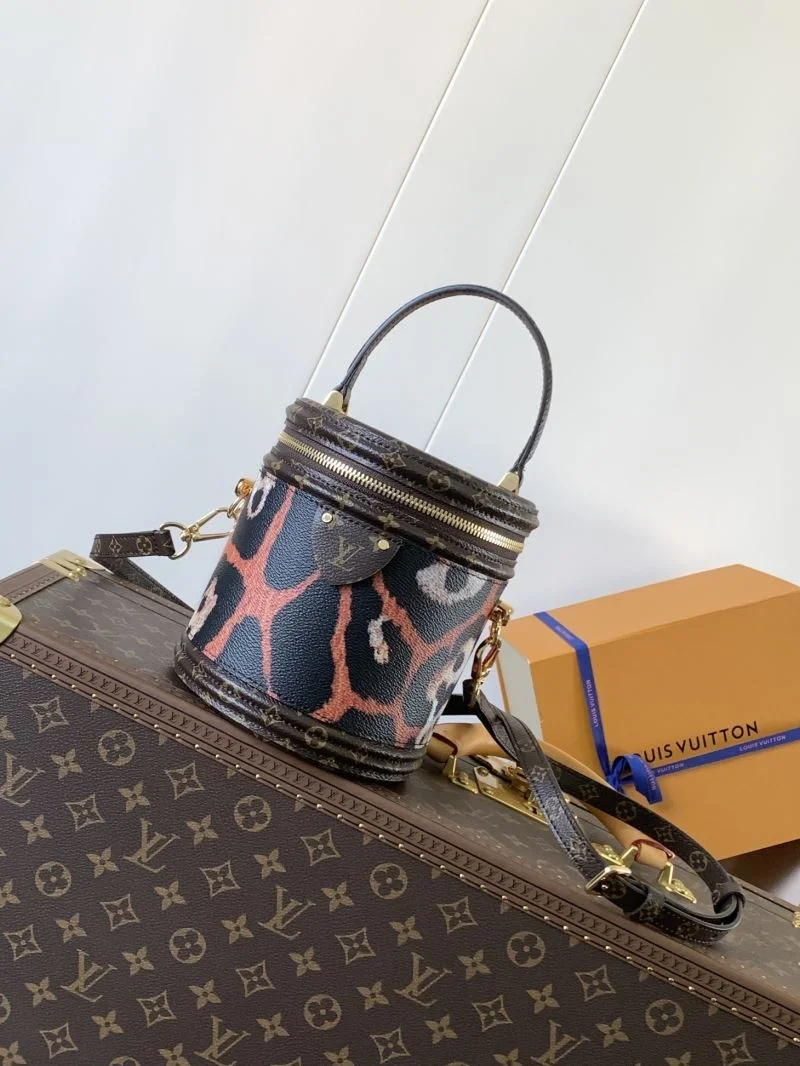 Louis Vuitton Cosmetic Bags WaterResistant 39281