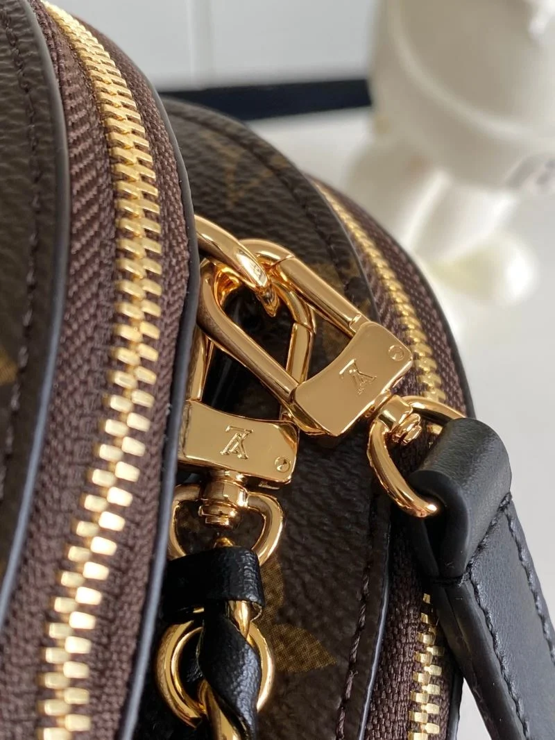 Louis Vuitton Cosmetic Bags Soft 39267