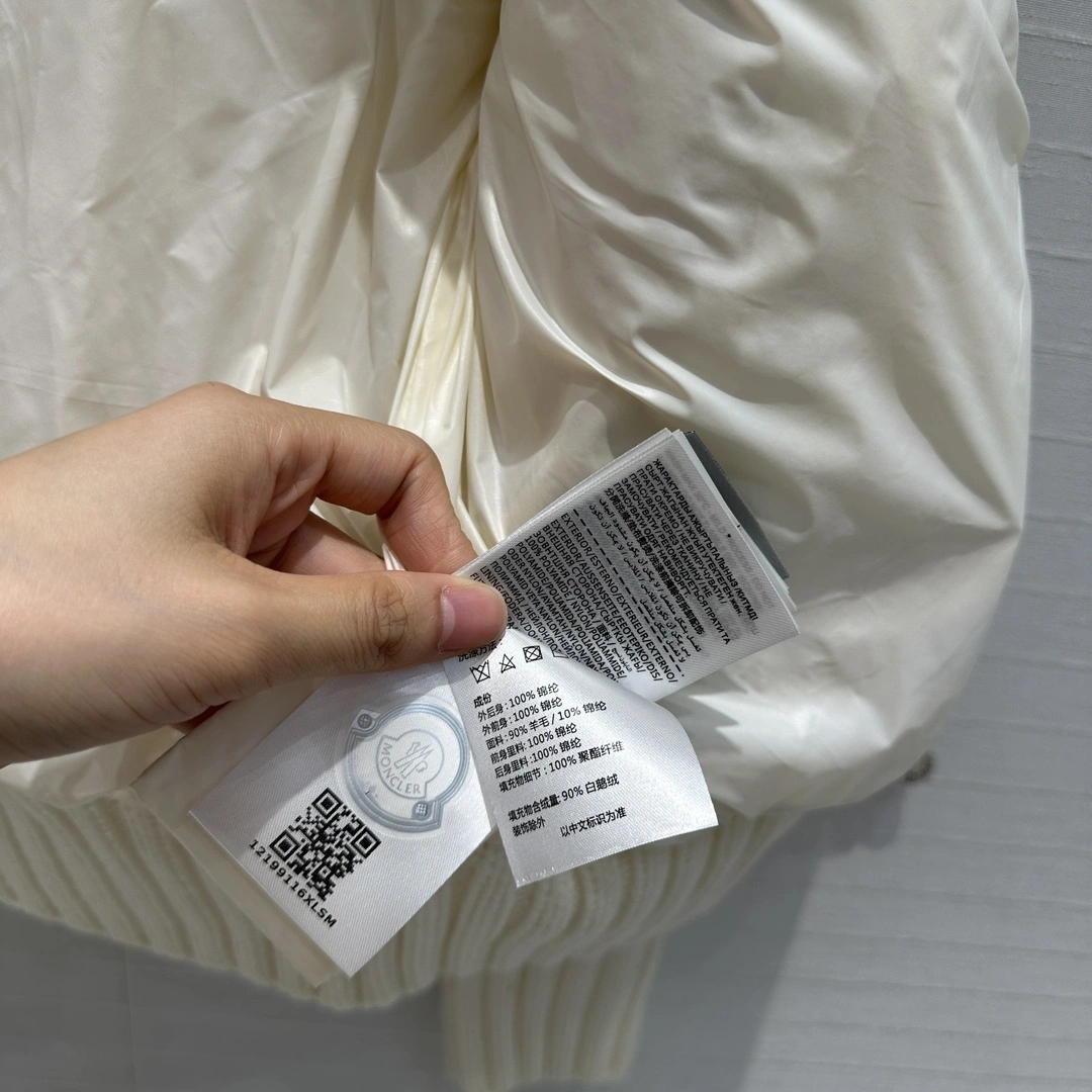 Functional Louis Vuitton Down Jackets 139480