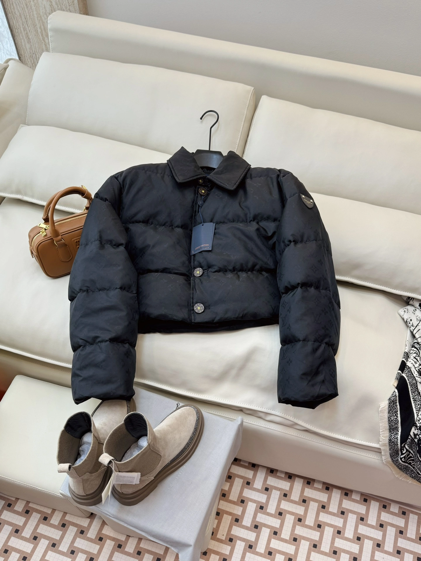 SoftTouch Louis Vuitton Down Jackets 139469
