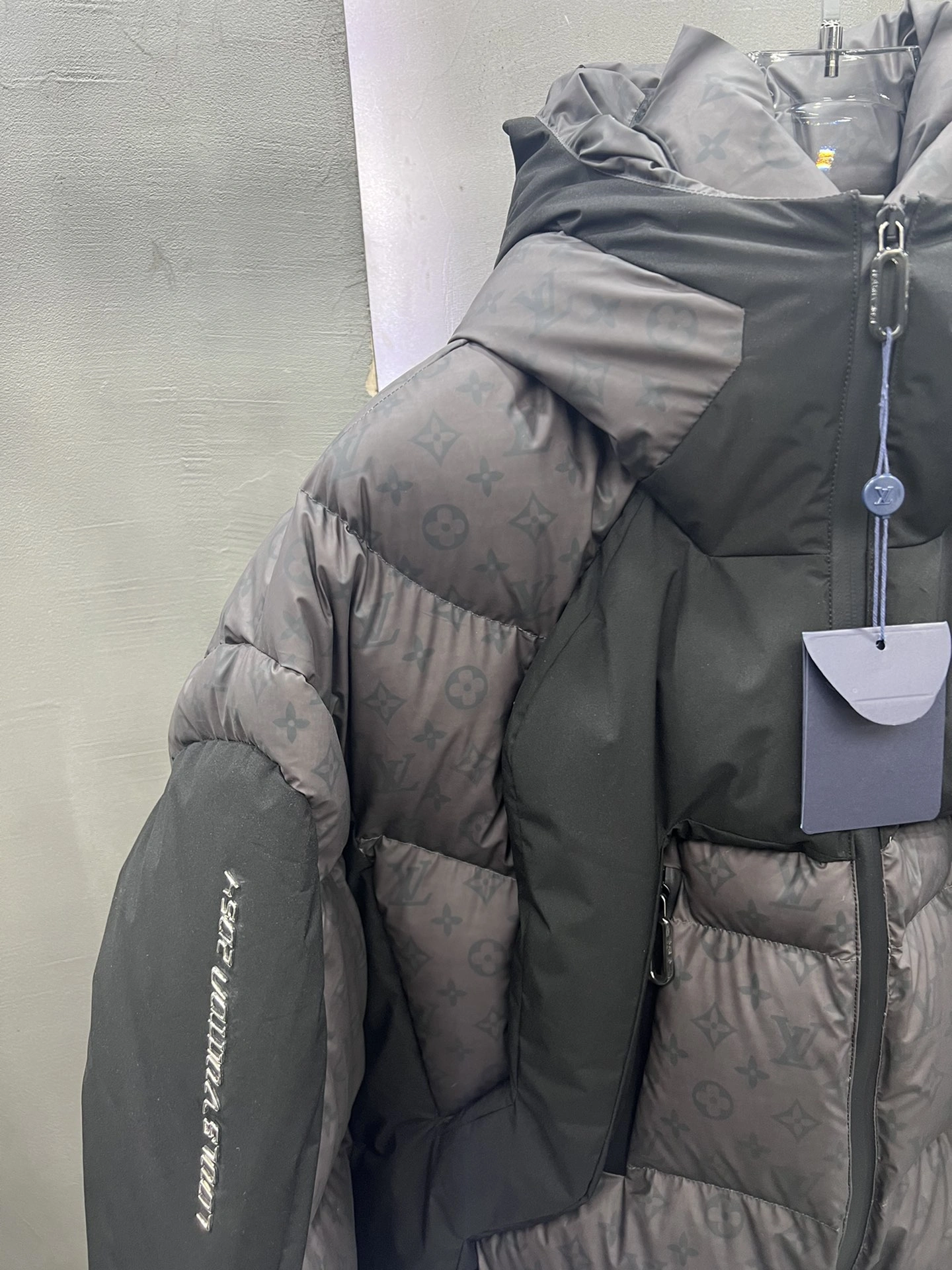 Louis Vuitton Down Jackets OnTrend 139456