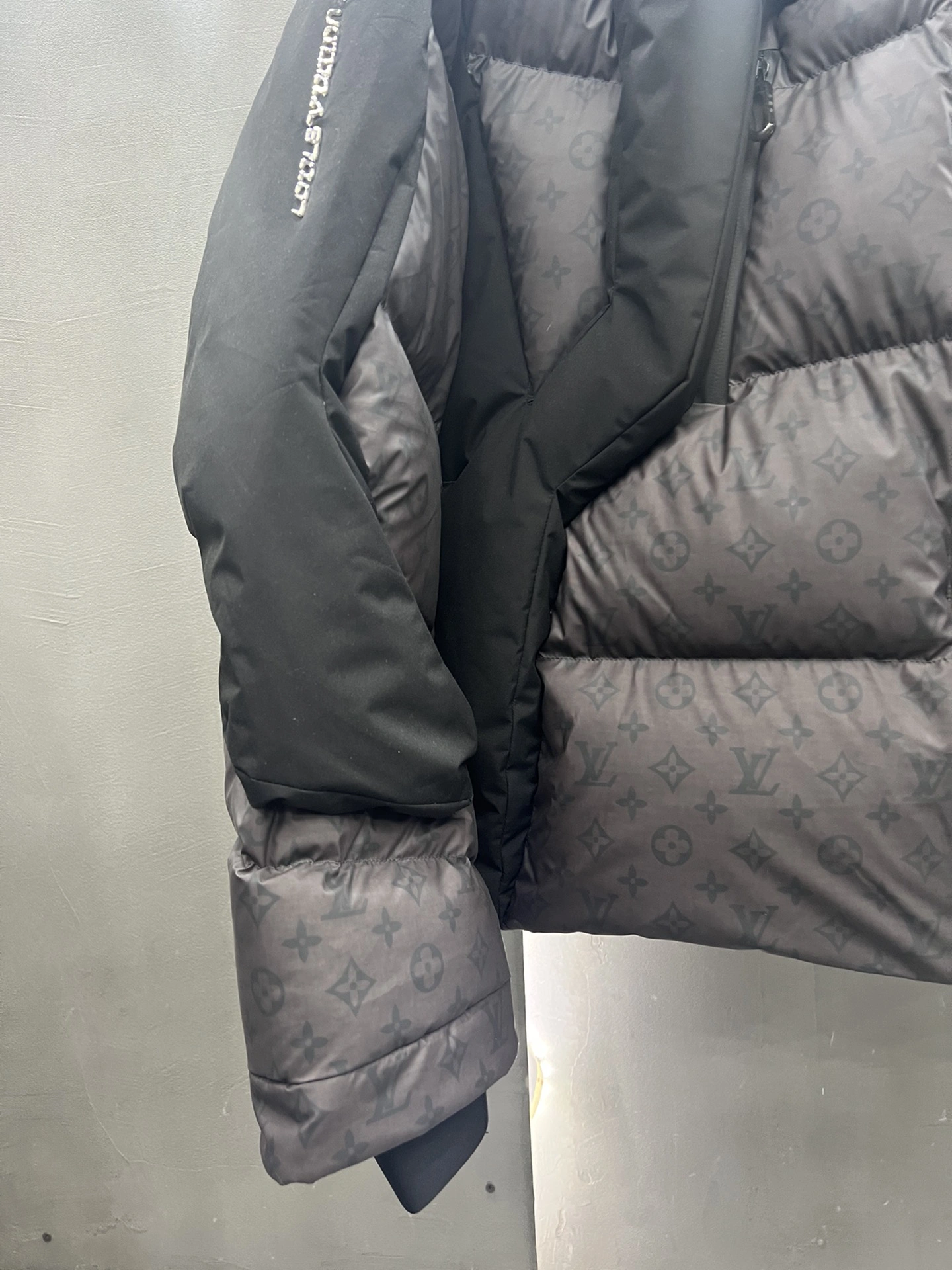Louis Vuitton Down Jackets OnTrend 139456