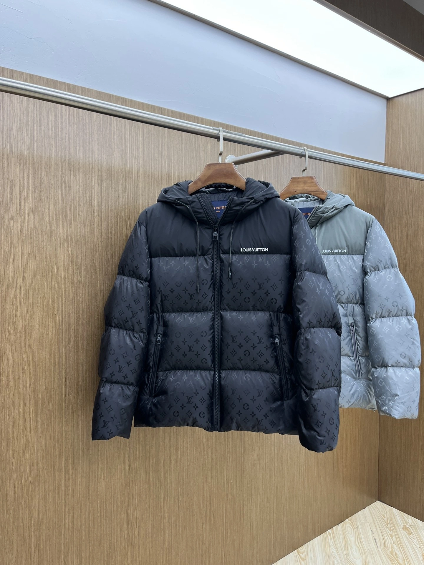 Louis Vuitton Down Jackets Bold 139472