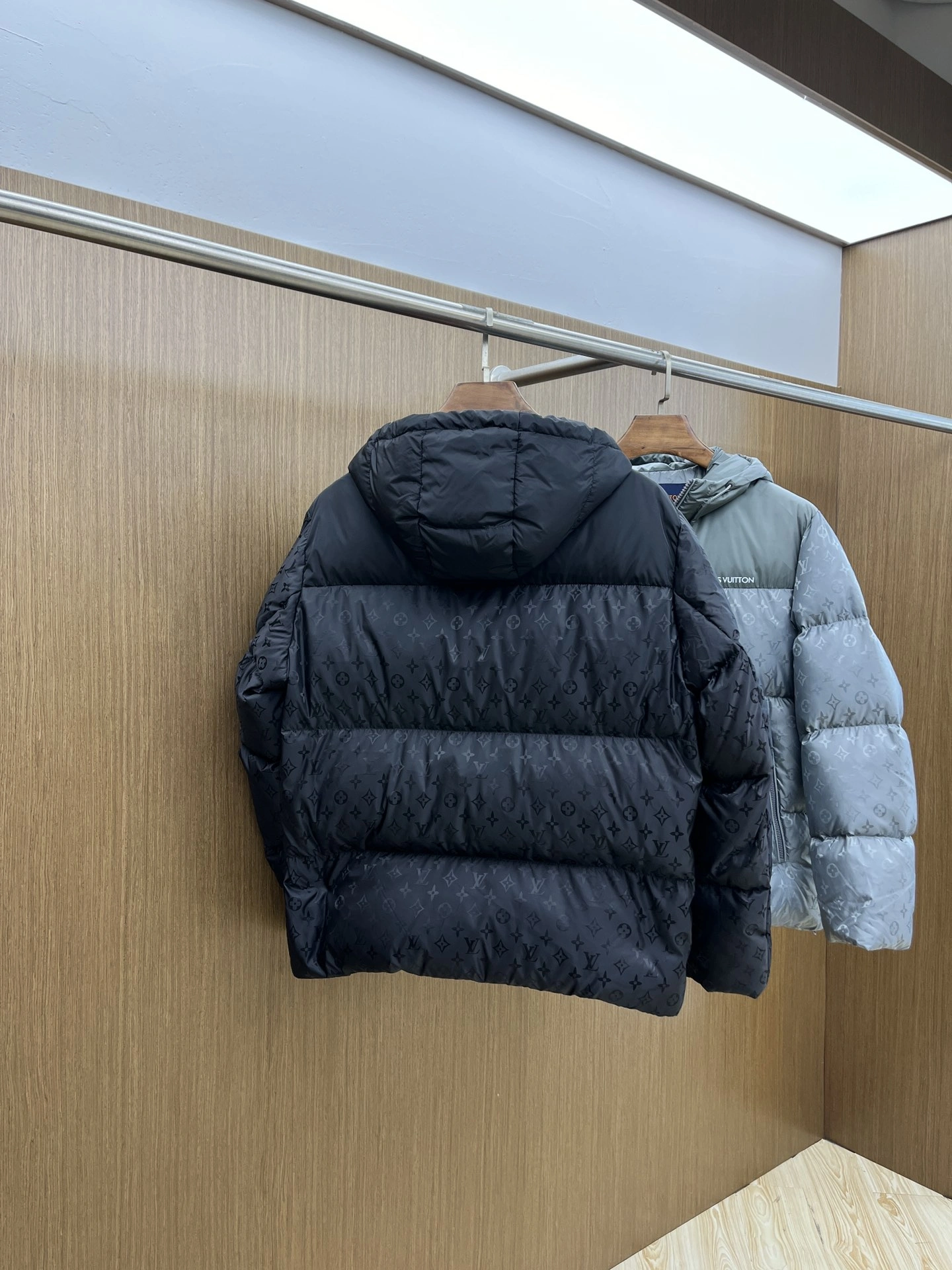 Louis Vuitton Down Jackets Bold 139472