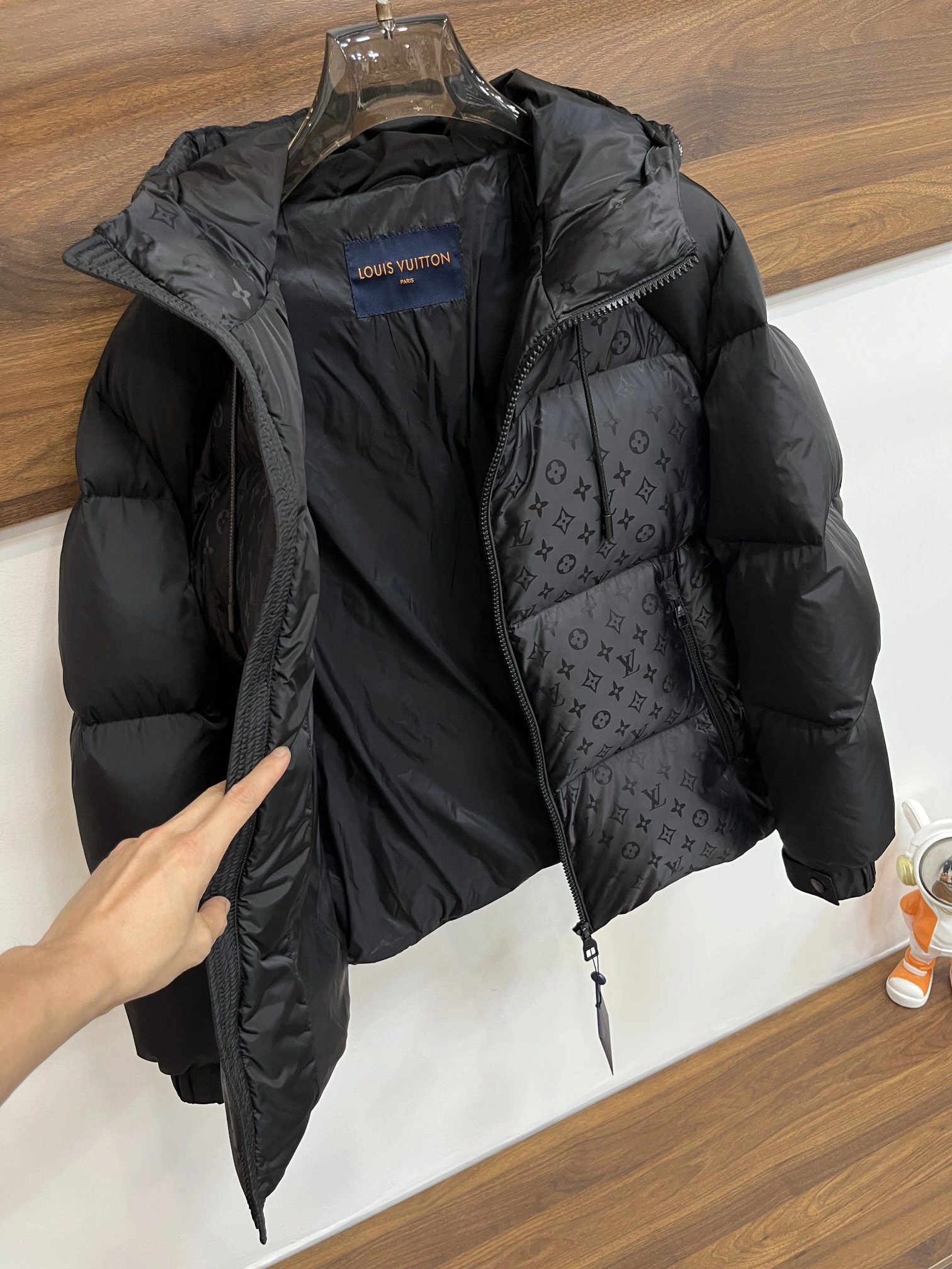 Breathable Louis Vuitton Down Jackets 139463