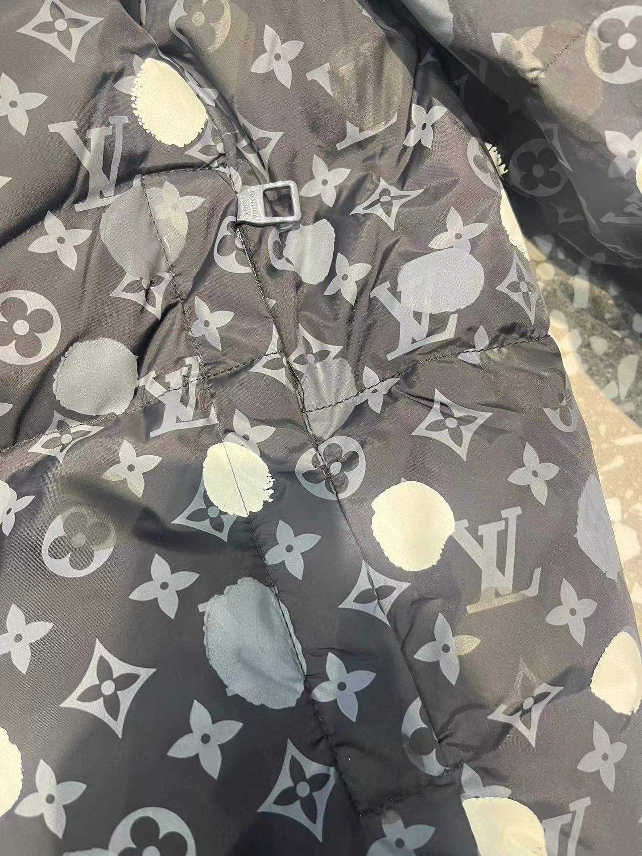 ZipUp Louis Vuitton Down Jackets 139457