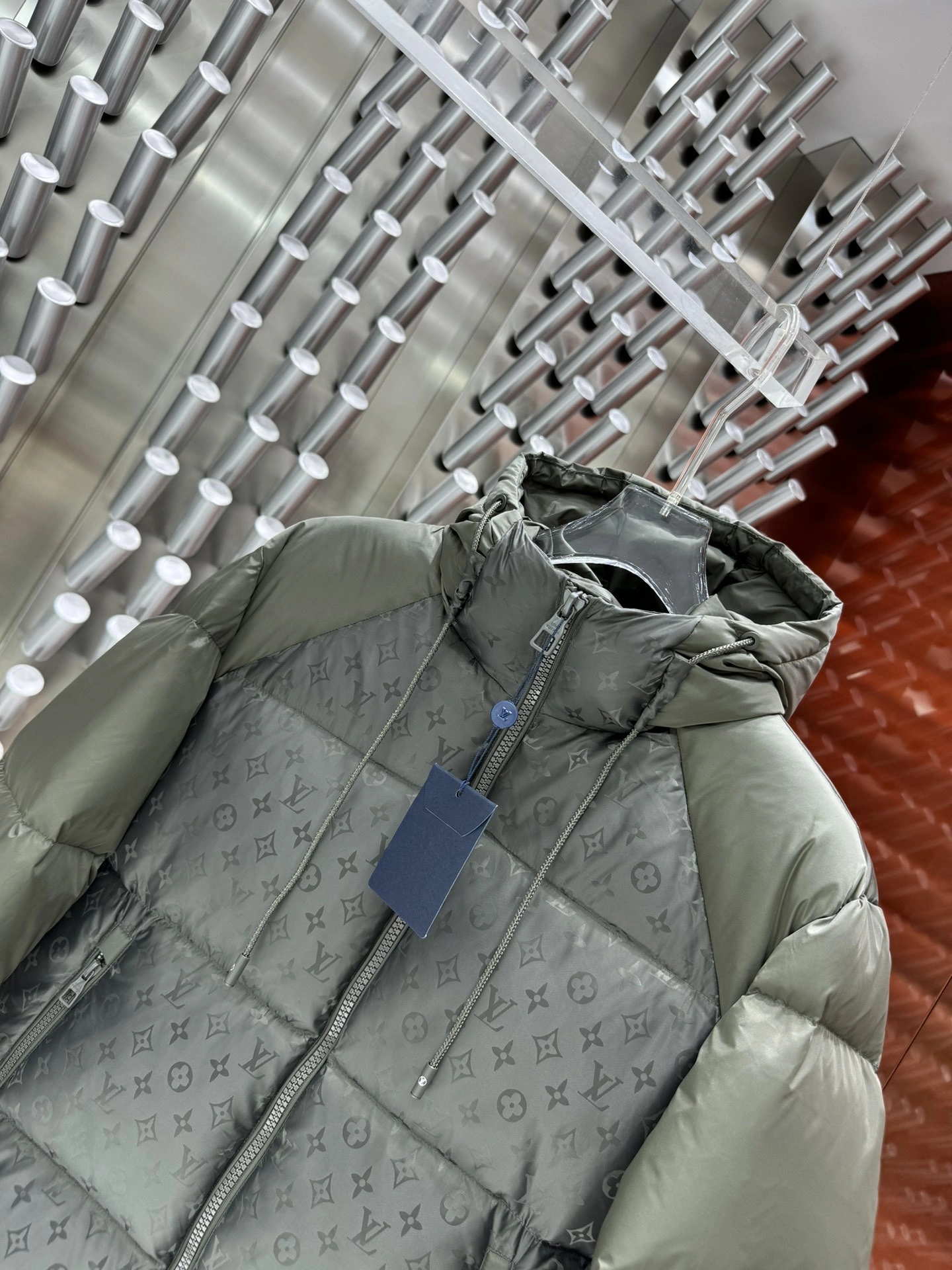 Breathable Louis Vuitton Down Jackets 139453