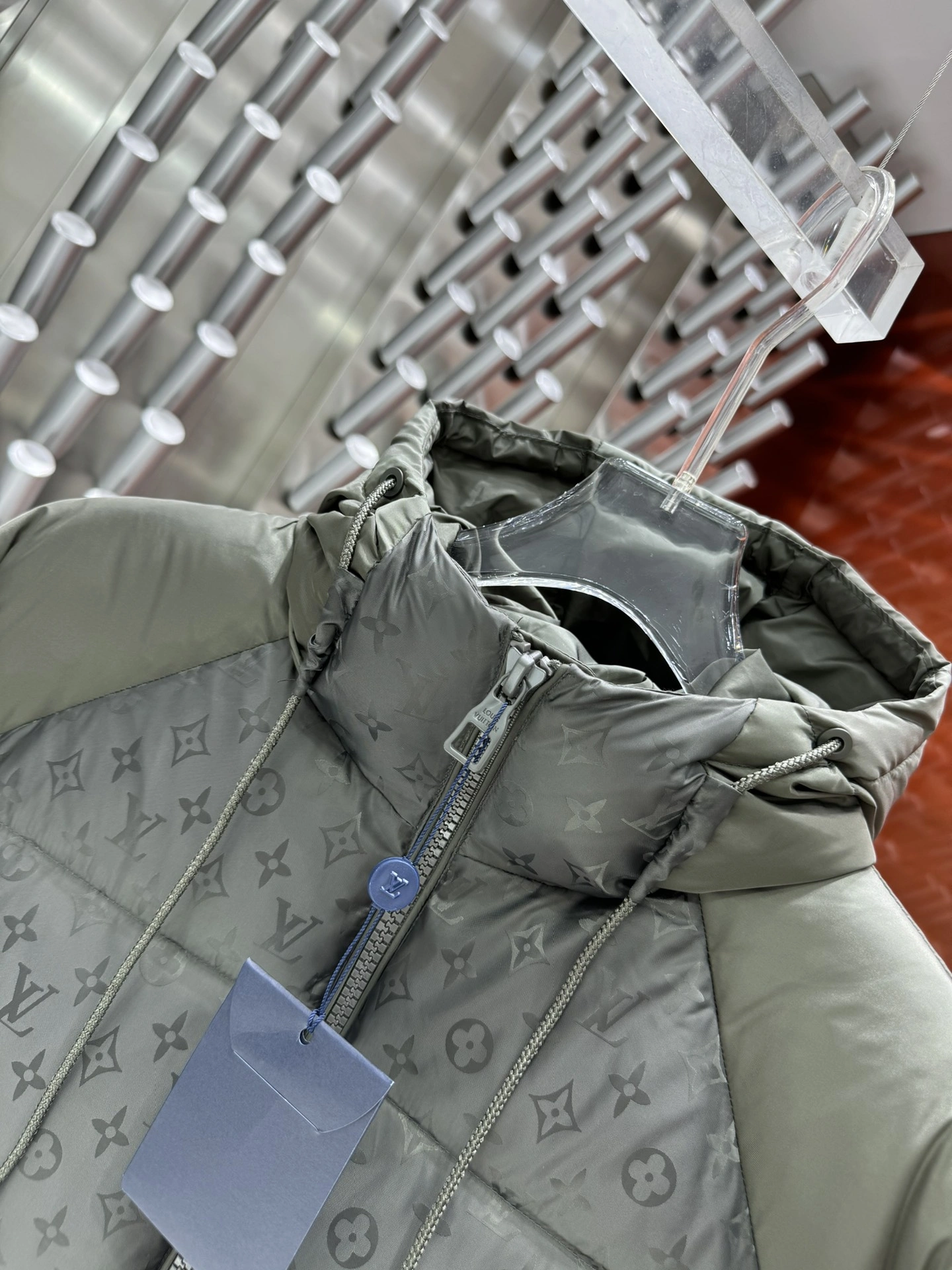 Breathable Louis Vuitton Down Jackets 139453