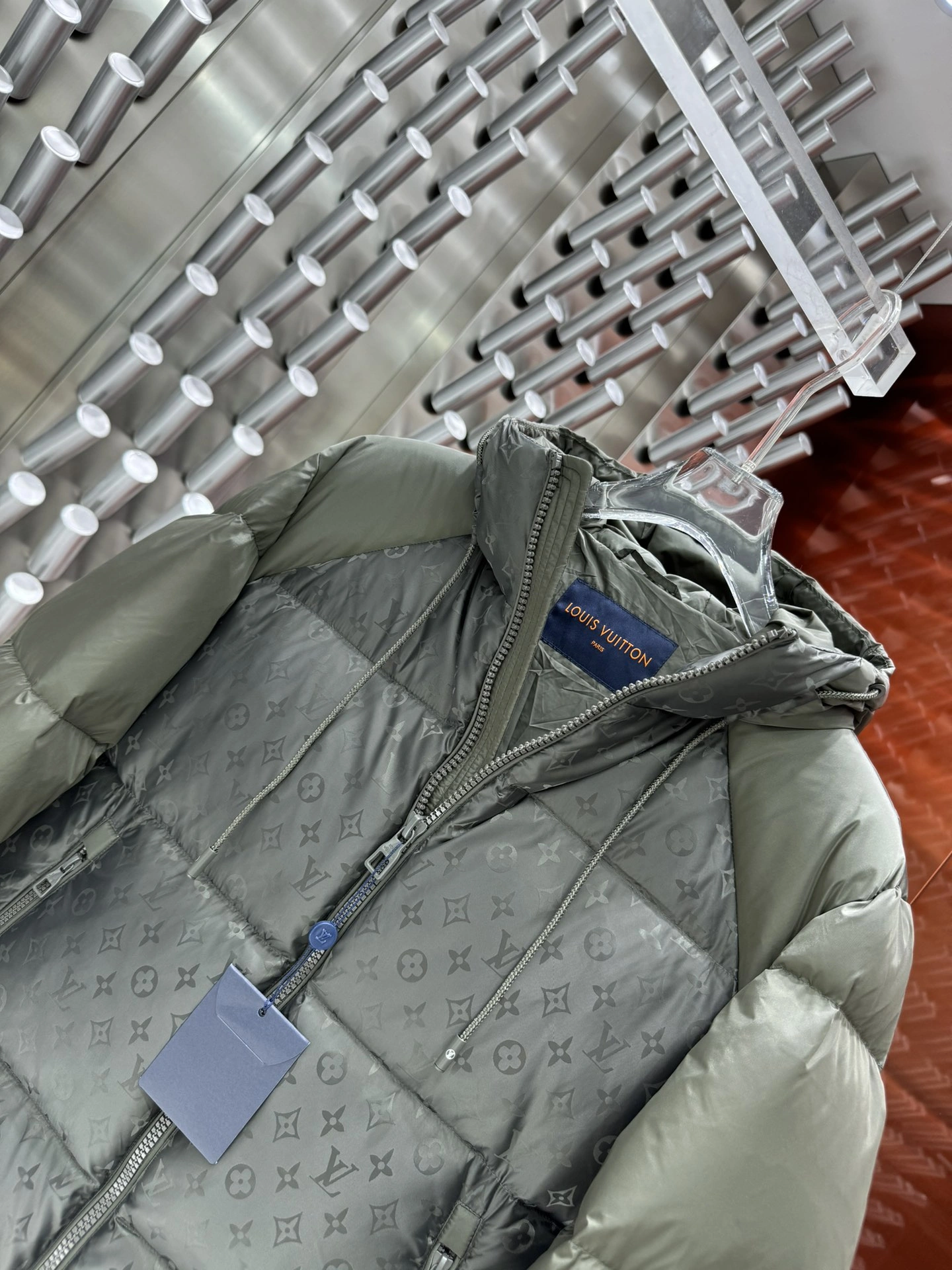 Breathable Louis Vuitton Down Jackets 139453