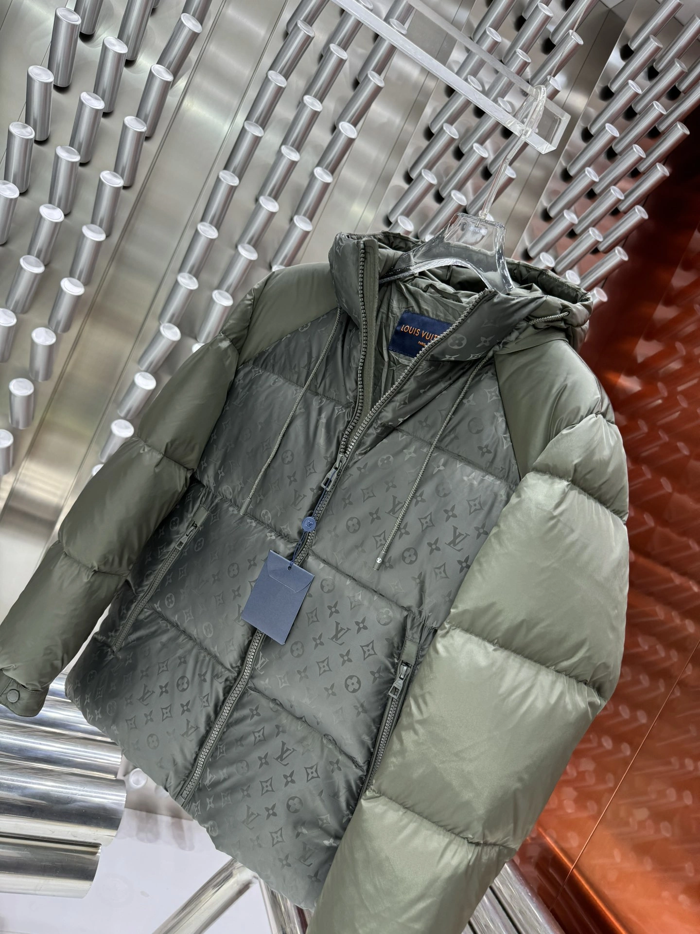 Breathable Louis Vuitton Down Jackets 139453