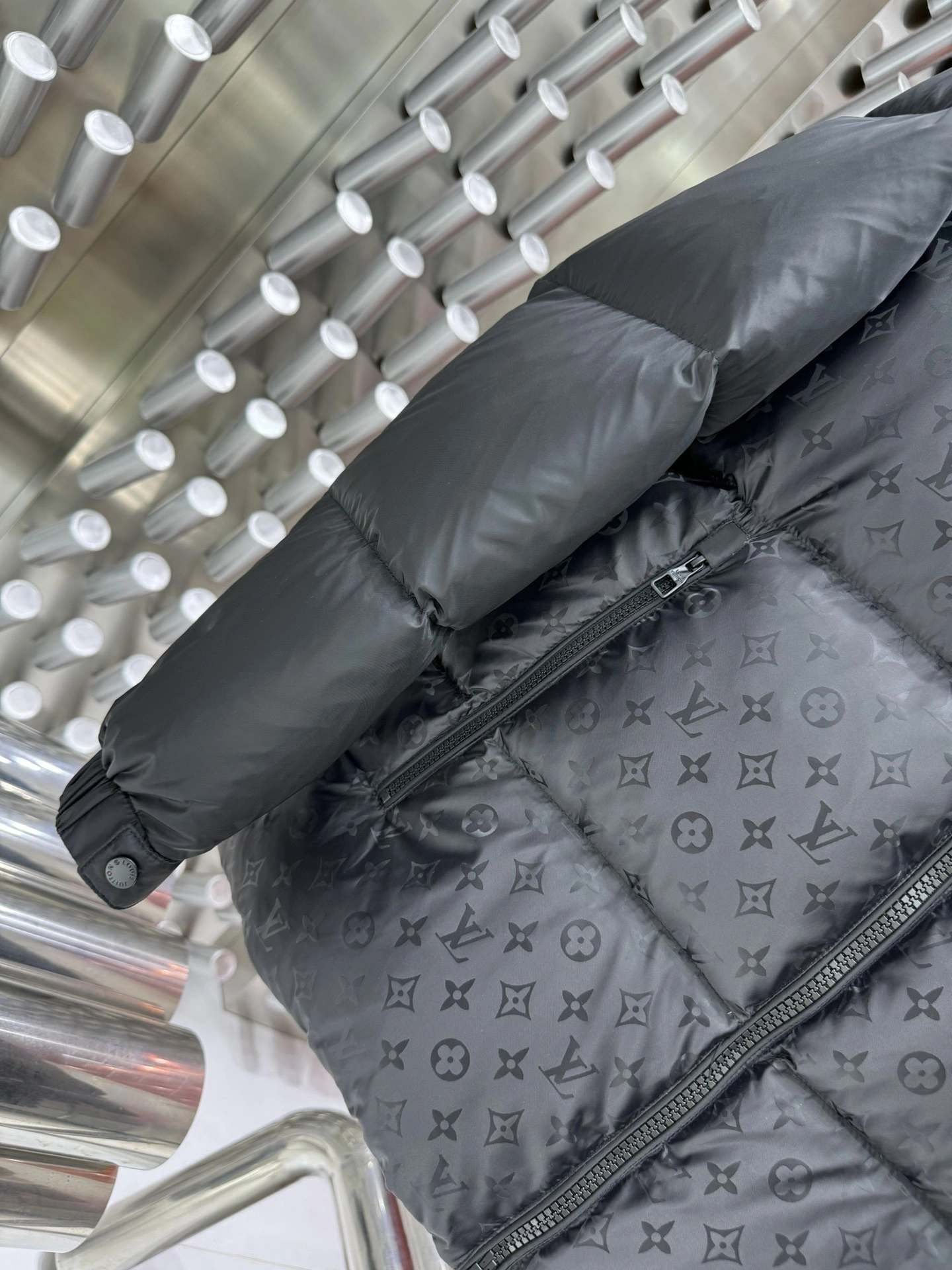 GoodFit Louis Vuitton Down Jackets 139452