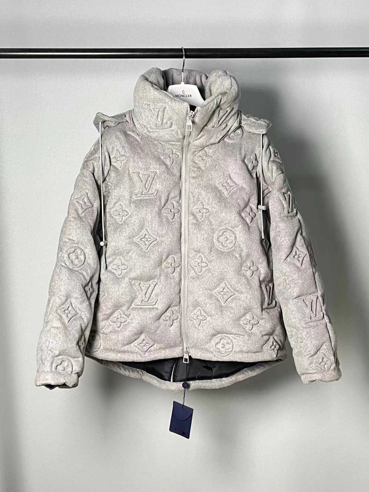 Chic Louis Vuitton Down Jackets 139445