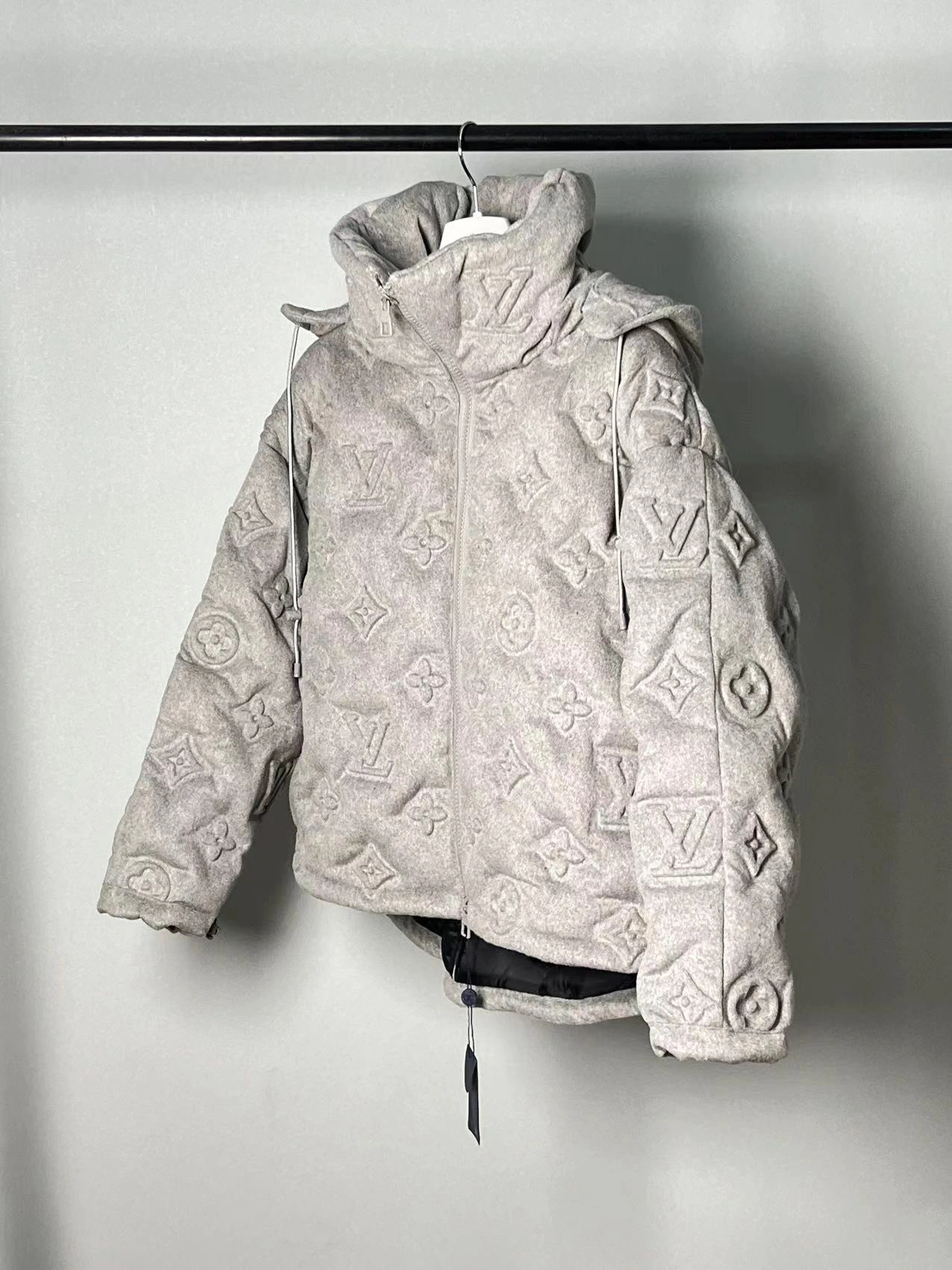 Chic Louis Vuitton Down Jackets 139445