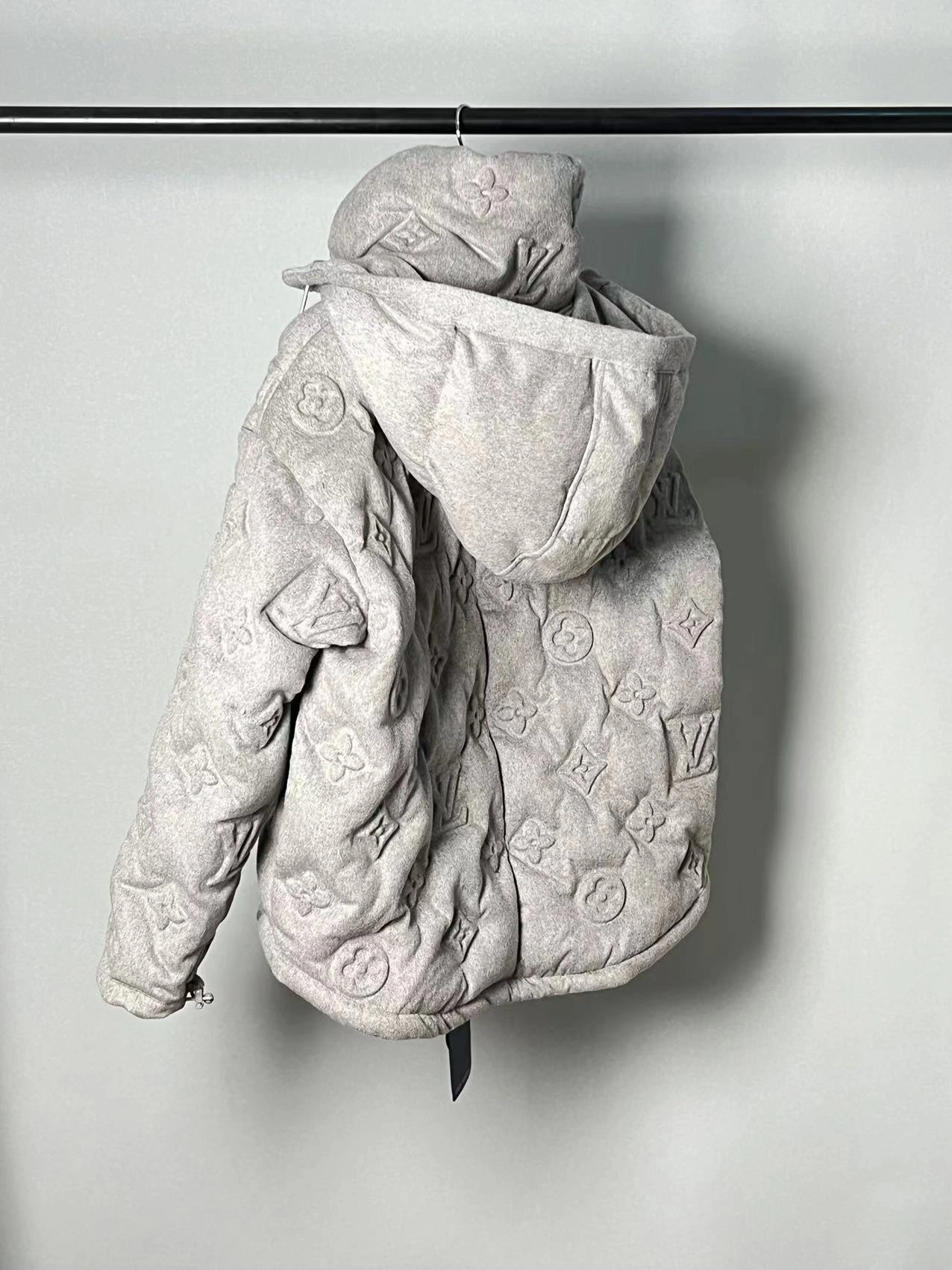 Chic Louis Vuitton Down Jackets 139445