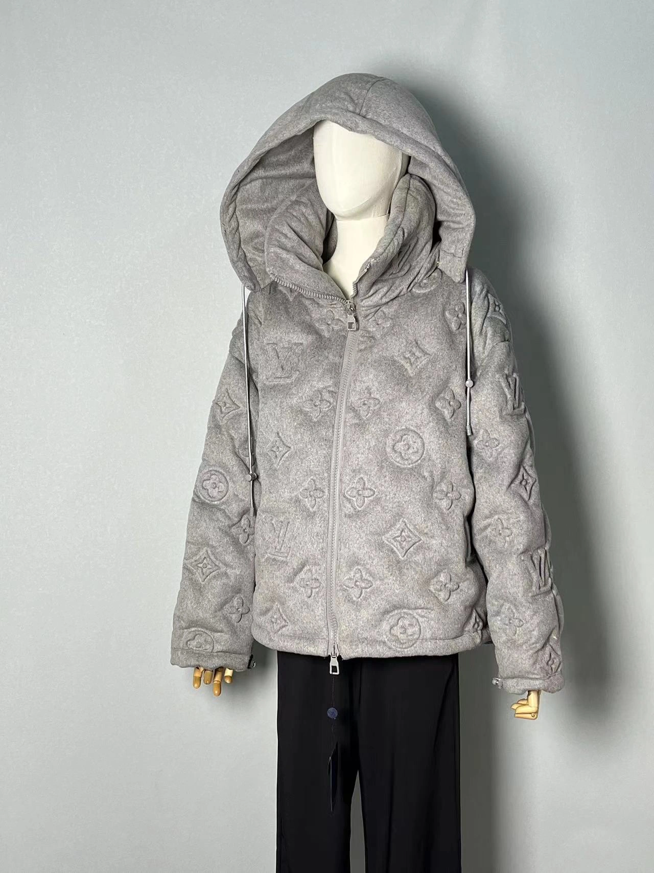 Chic Louis Vuitton Down Jackets 139445