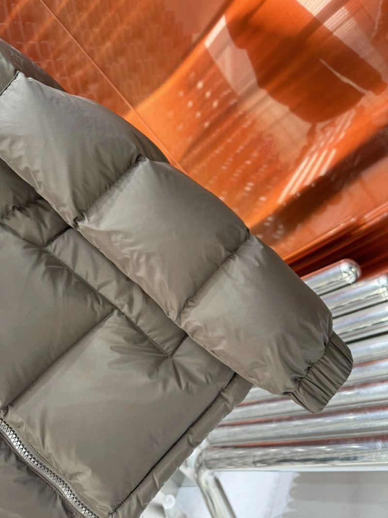EyeCatching Louis Vuitton Down Jackets 139397