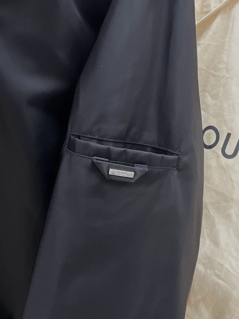 Louis Vuitton Down Jackets UrbanChic 139364
