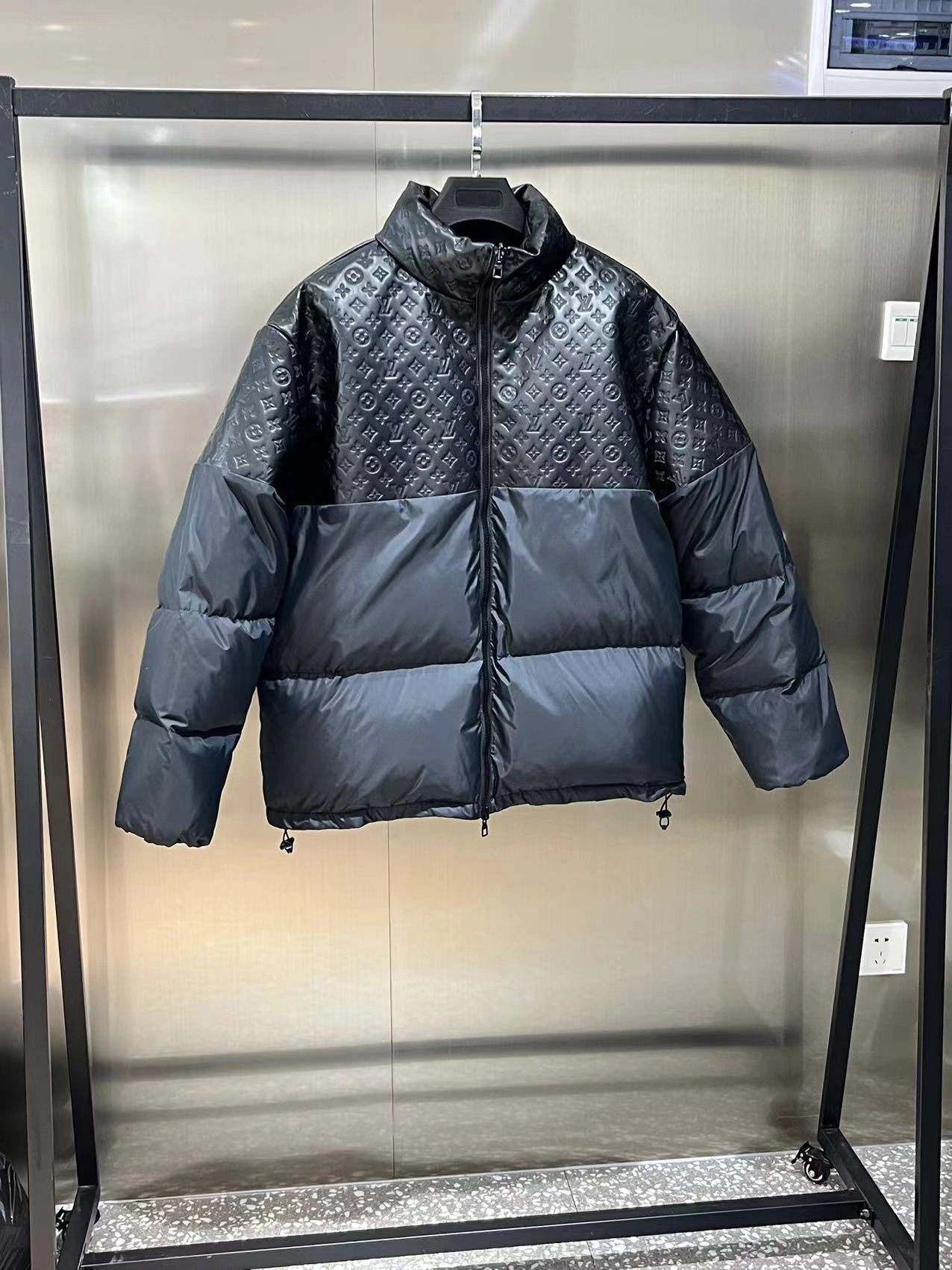Vibrant Louis Vuitton Down Jackets 139442