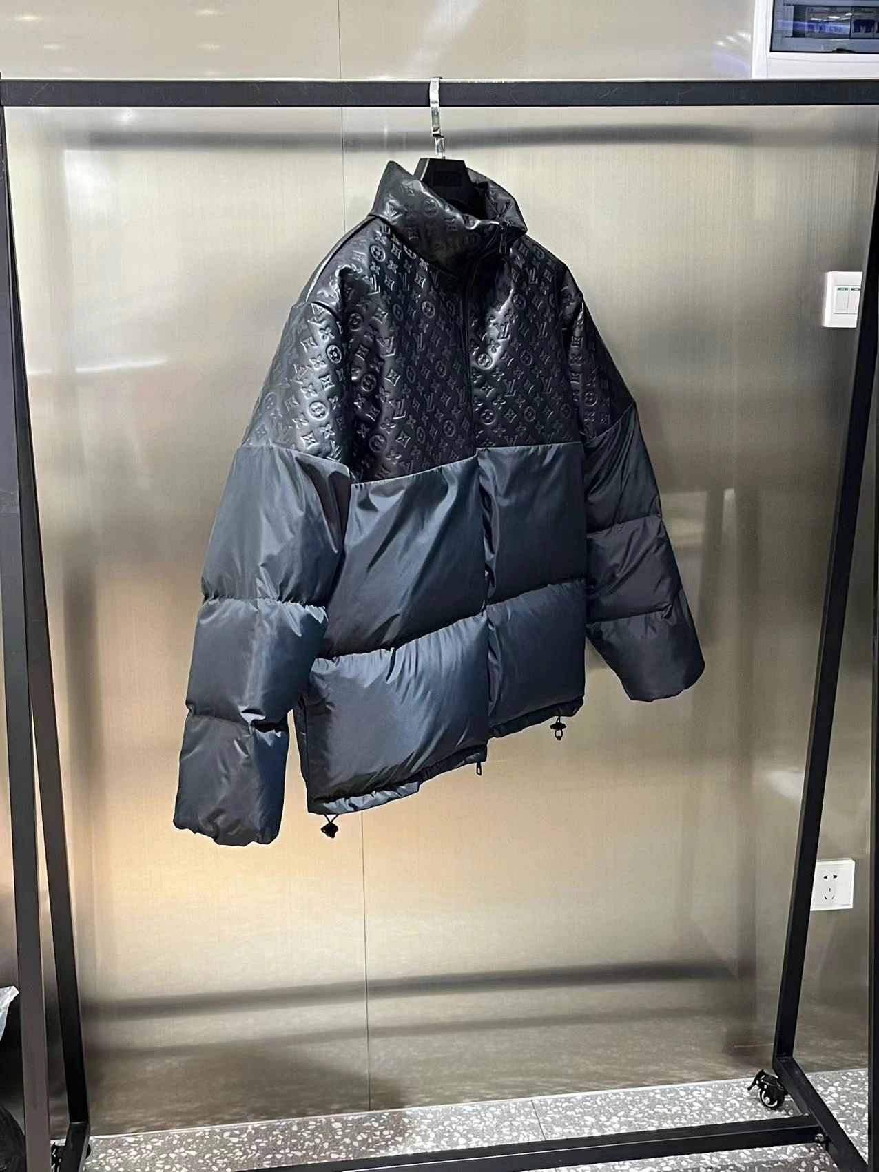 Vibrant Louis Vuitton Down Jackets 139442