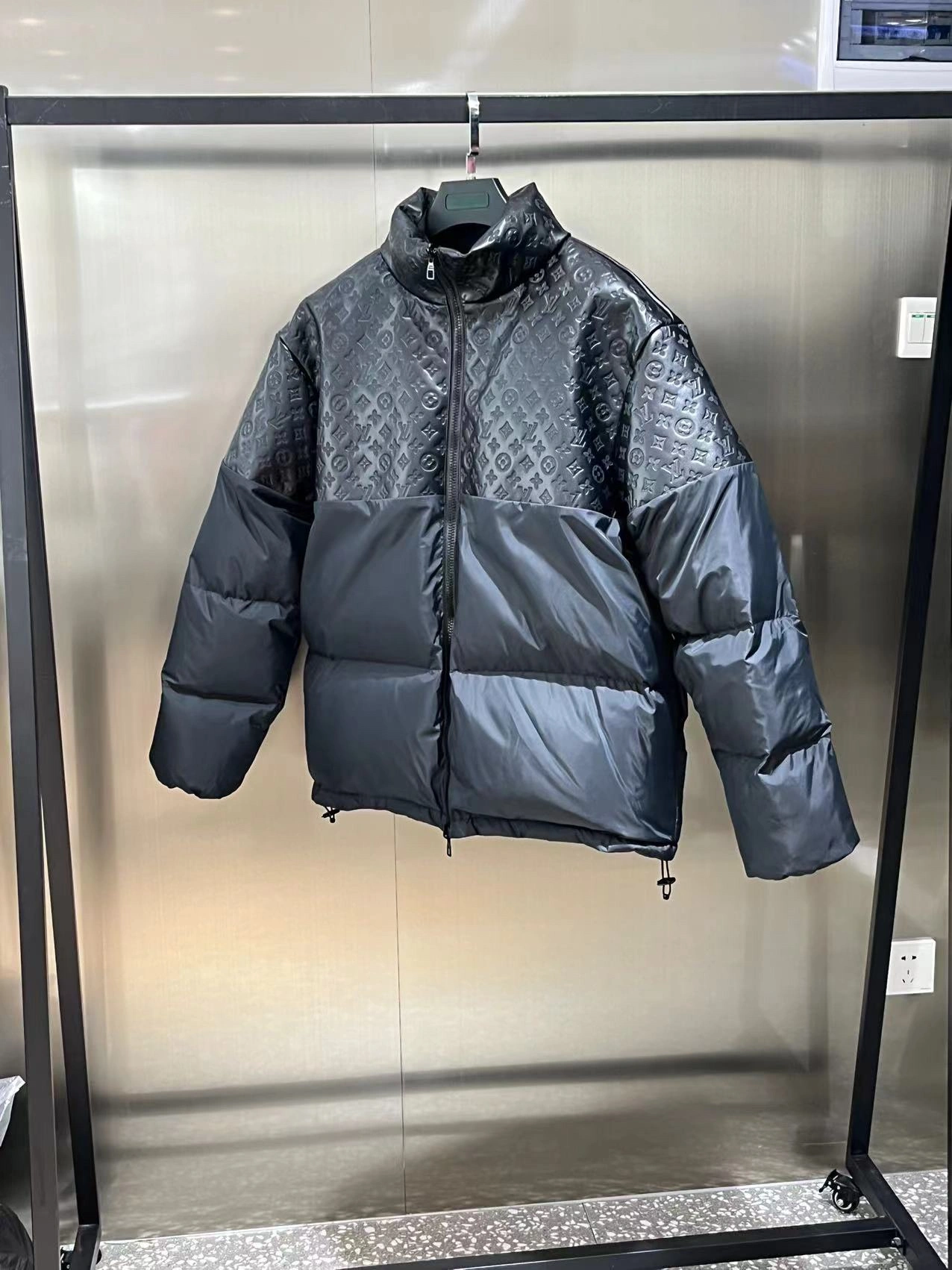 Vibrant Louis Vuitton Down Jackets 139442