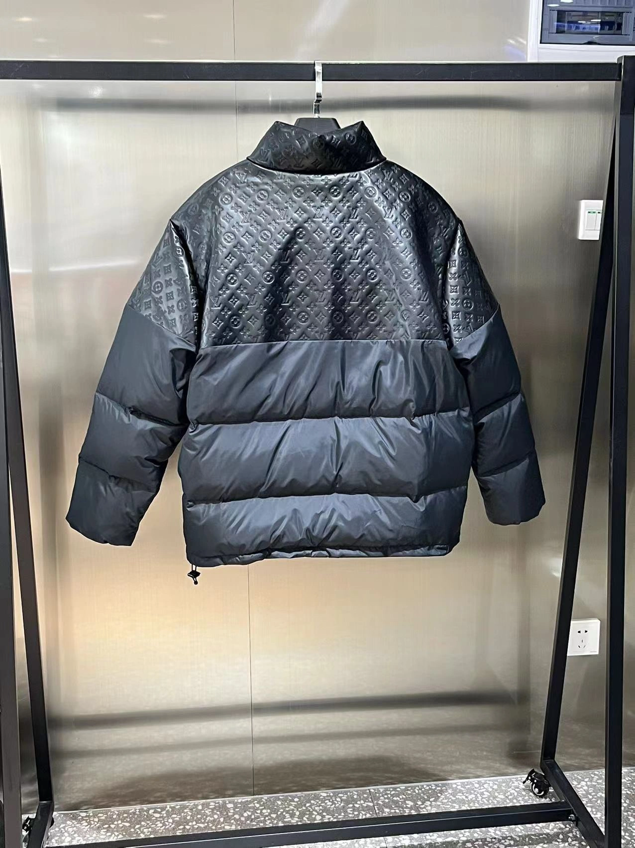 Vibrant Louis Vuitton Down Jackets 139442