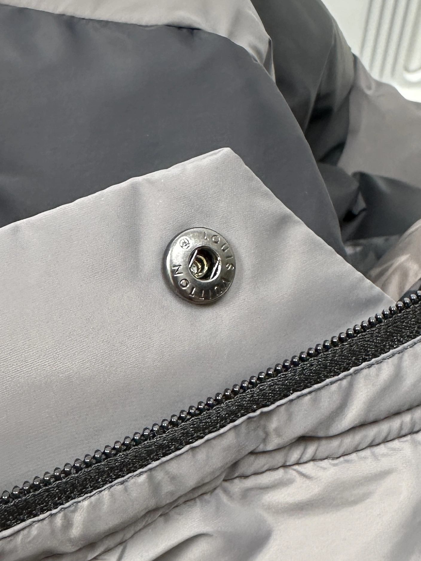 RelaxedFit Louis Vuitton Down Jackets 139441