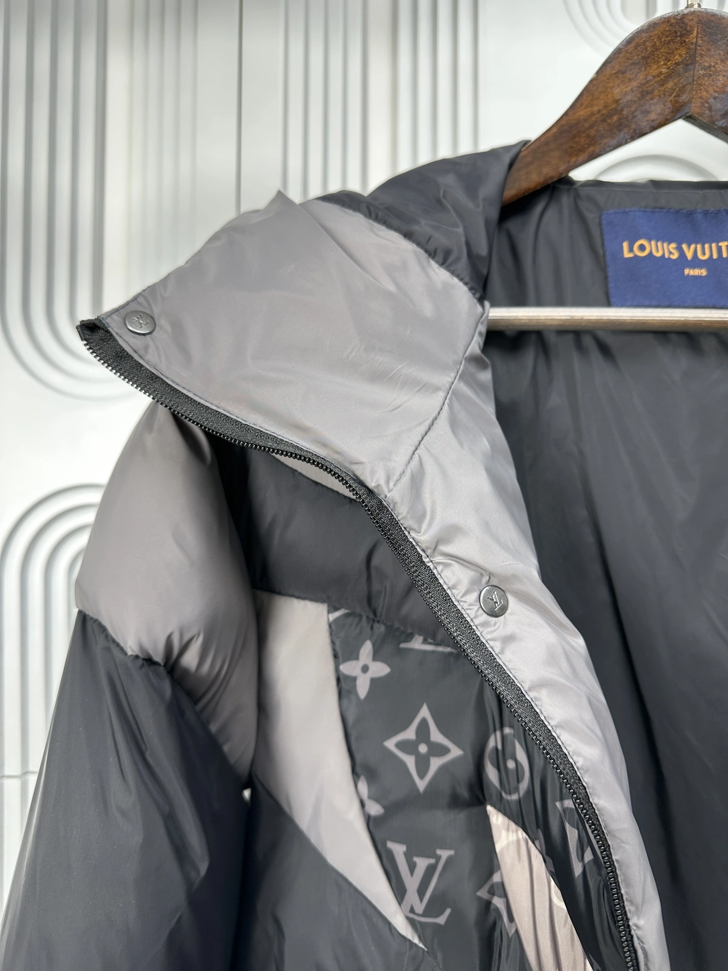 RelaxedFit Louis Vuitton Down Jackets 139441