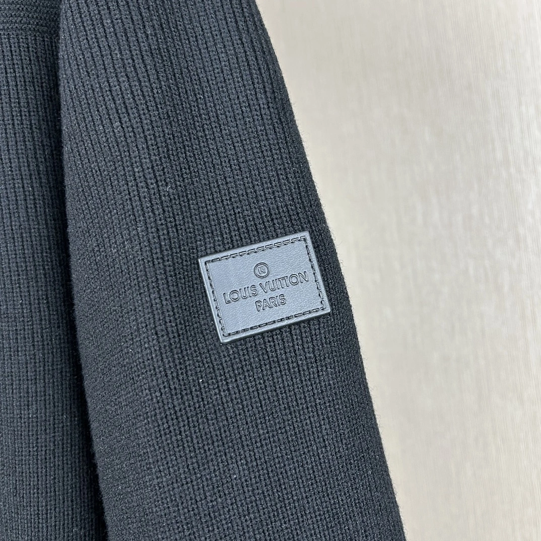 Packable Louis Vuitton Down Jackets 139425