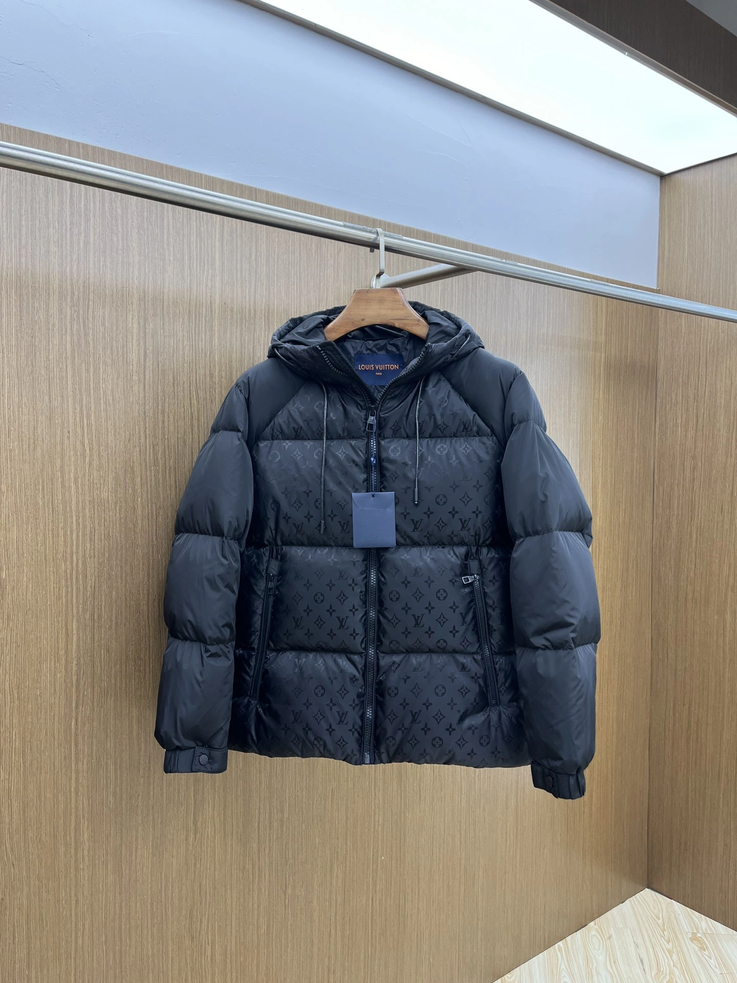 StreetReady Louis Vuitton Down Jackets 139429