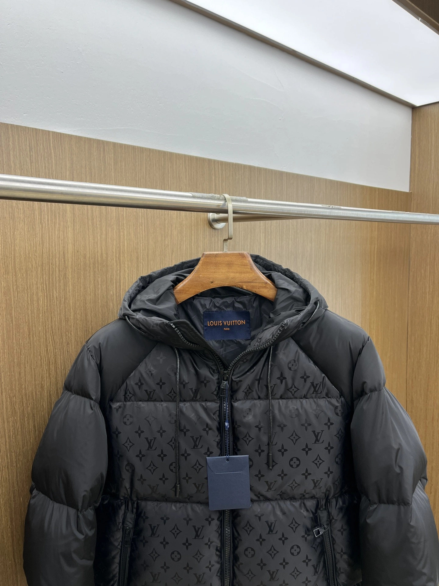 StreetReady Louis Vuitton Down Jackets 139429