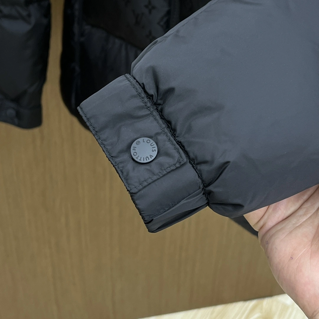 StreetReady Louis Vuitton Down Jackets 139429