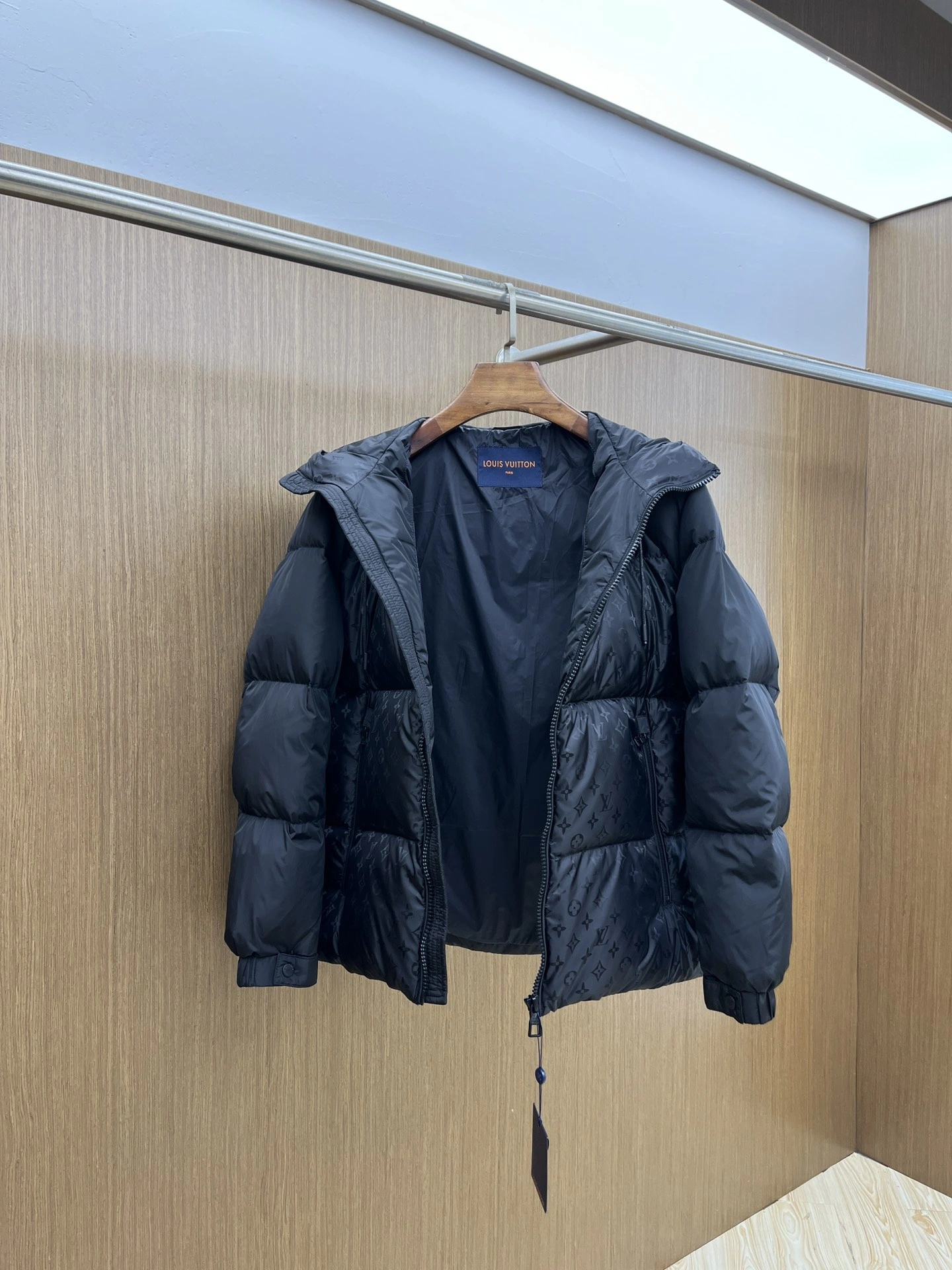 StreetReady Louis Vuitton Down Jackets 139429