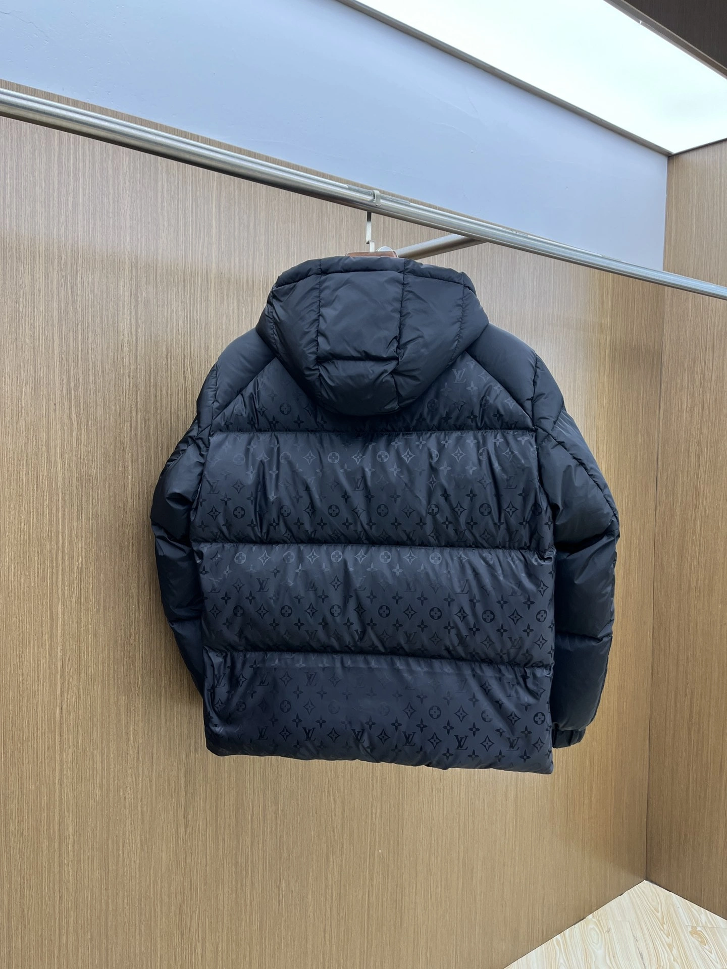 StreetReady Louis Vuitton Down Jackets 139429