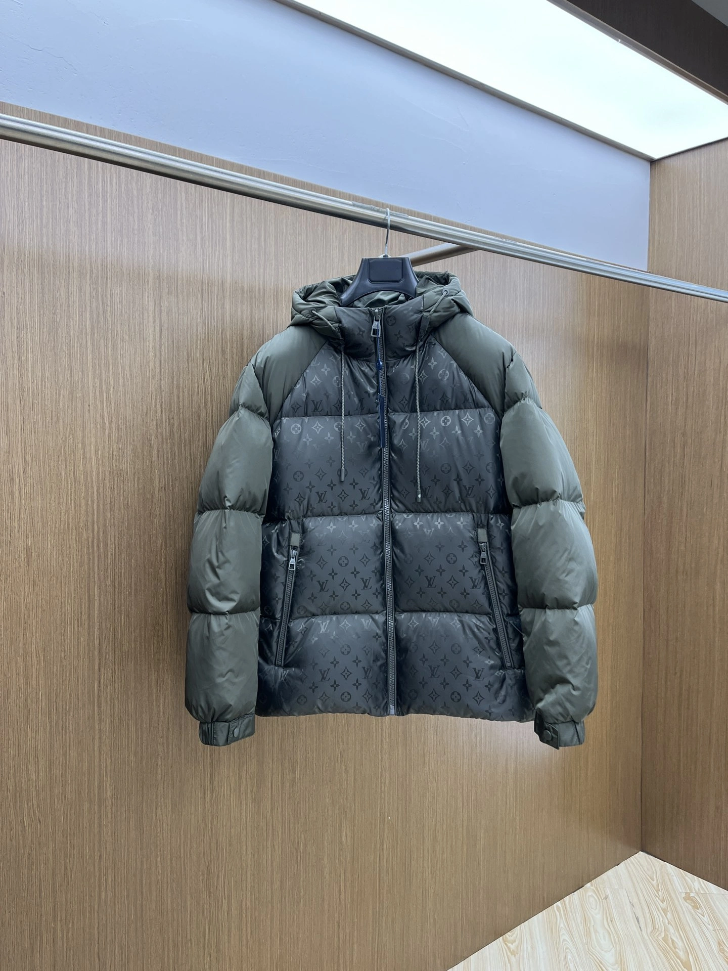 UrbanChic Louis Vuitton Down Jackets 139434