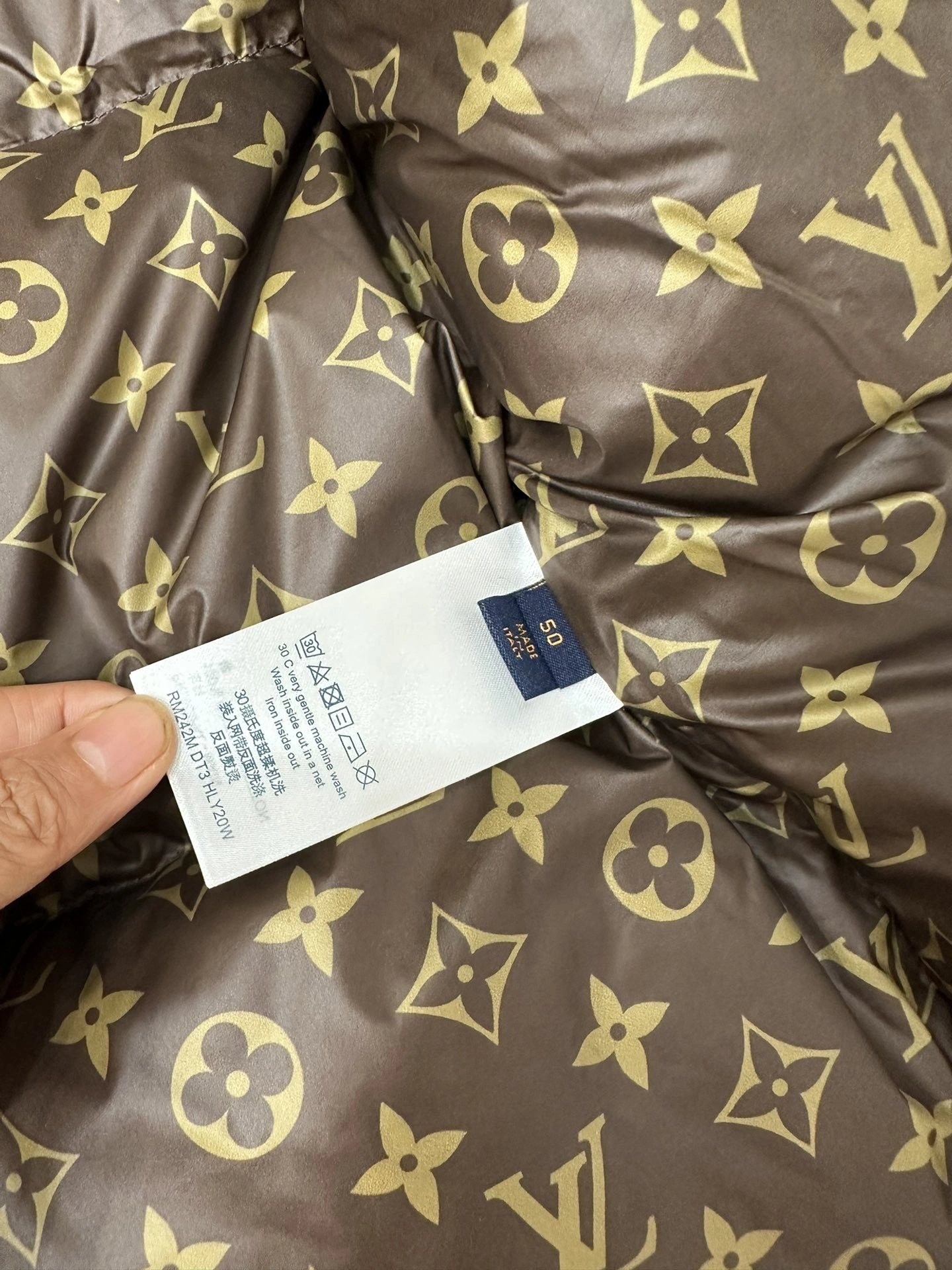 Functional Louis Vuitton Down Jackets 139427