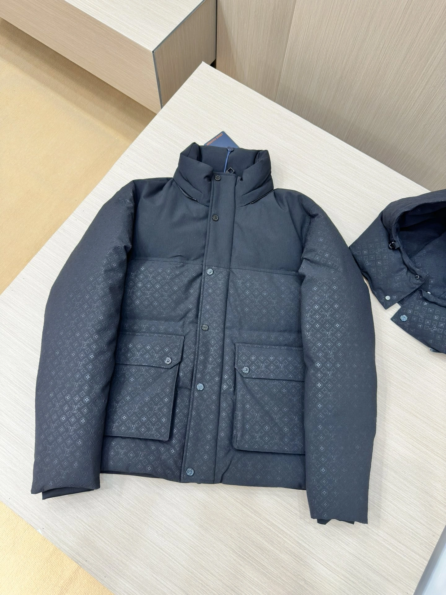 Comfortable Louis Vuitton Down Jackets 139428
