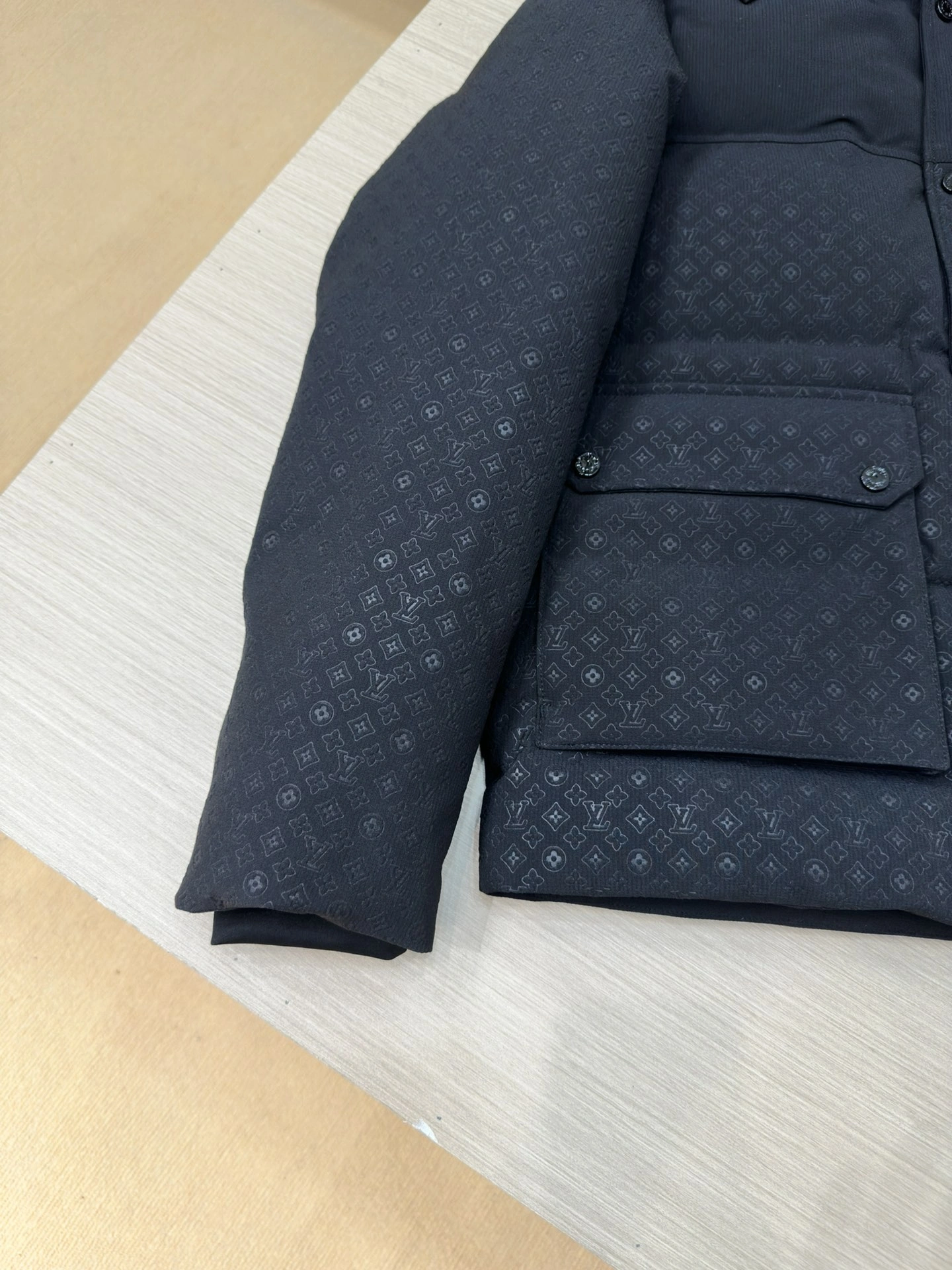 Comfortable Louis Vuitton Down Jackets 139428