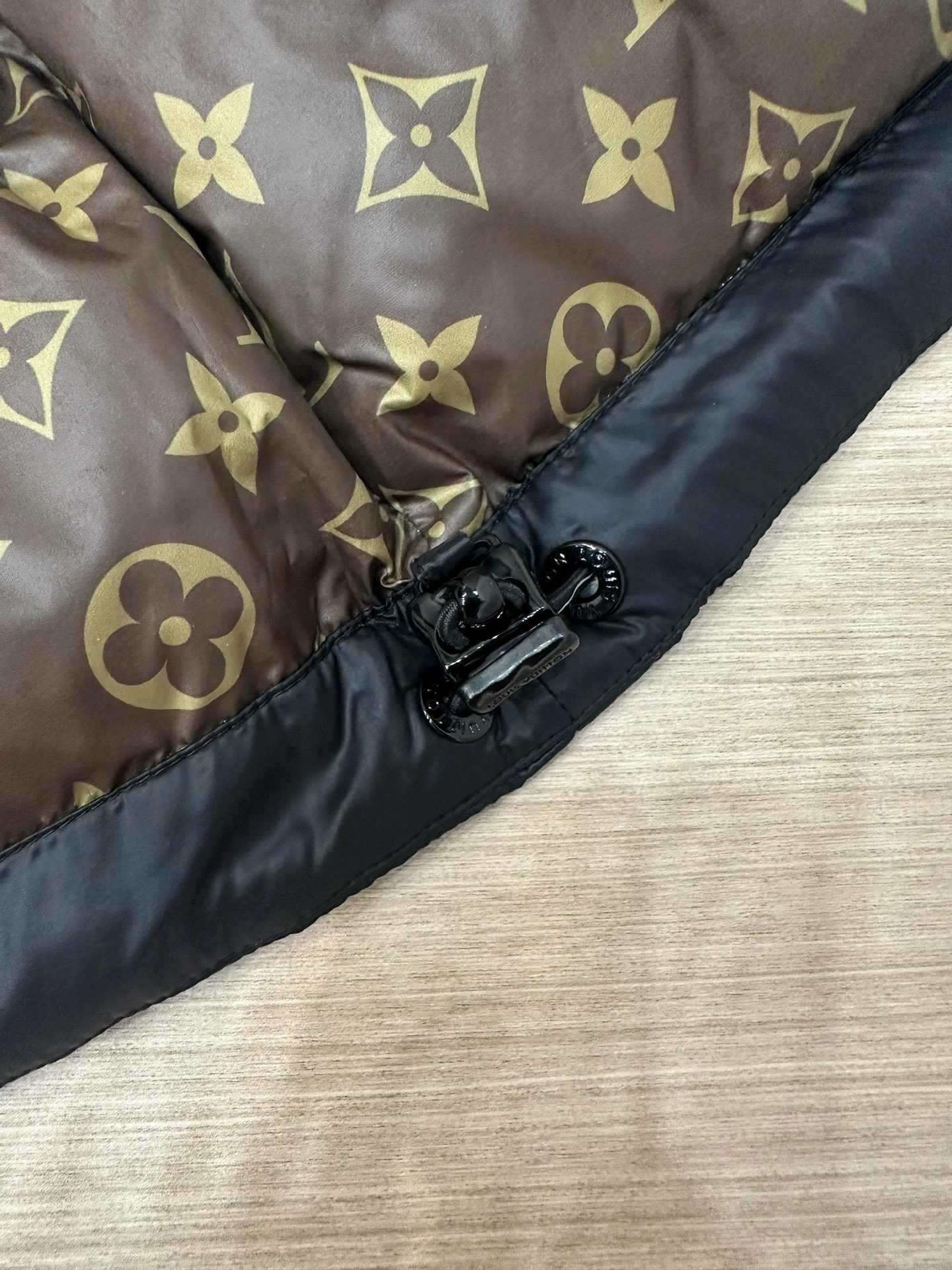 Stretchable Louis Vuitton Down Jackets 139430