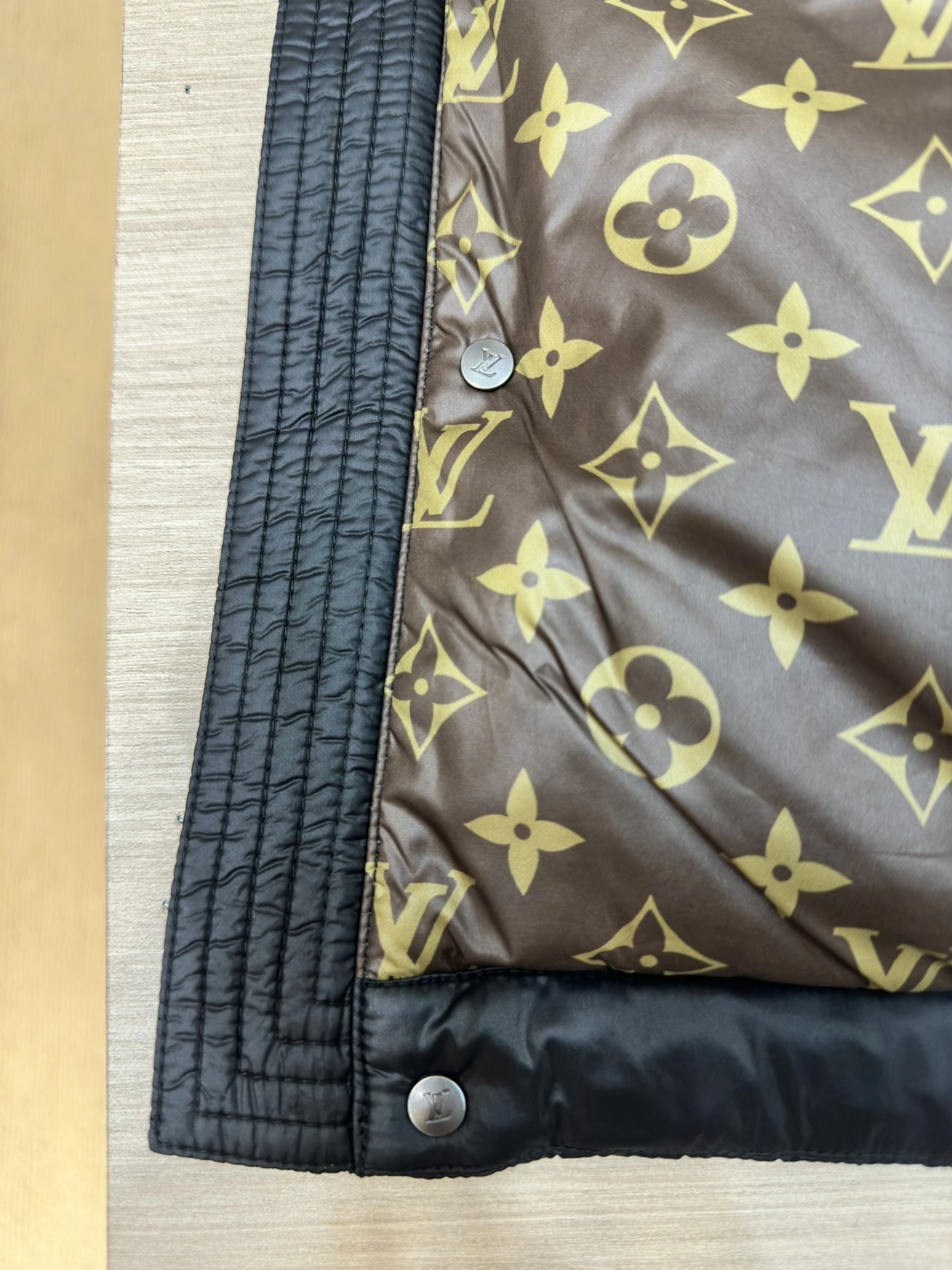 Stretchable Louis Vuitton Down Jackets 139430
