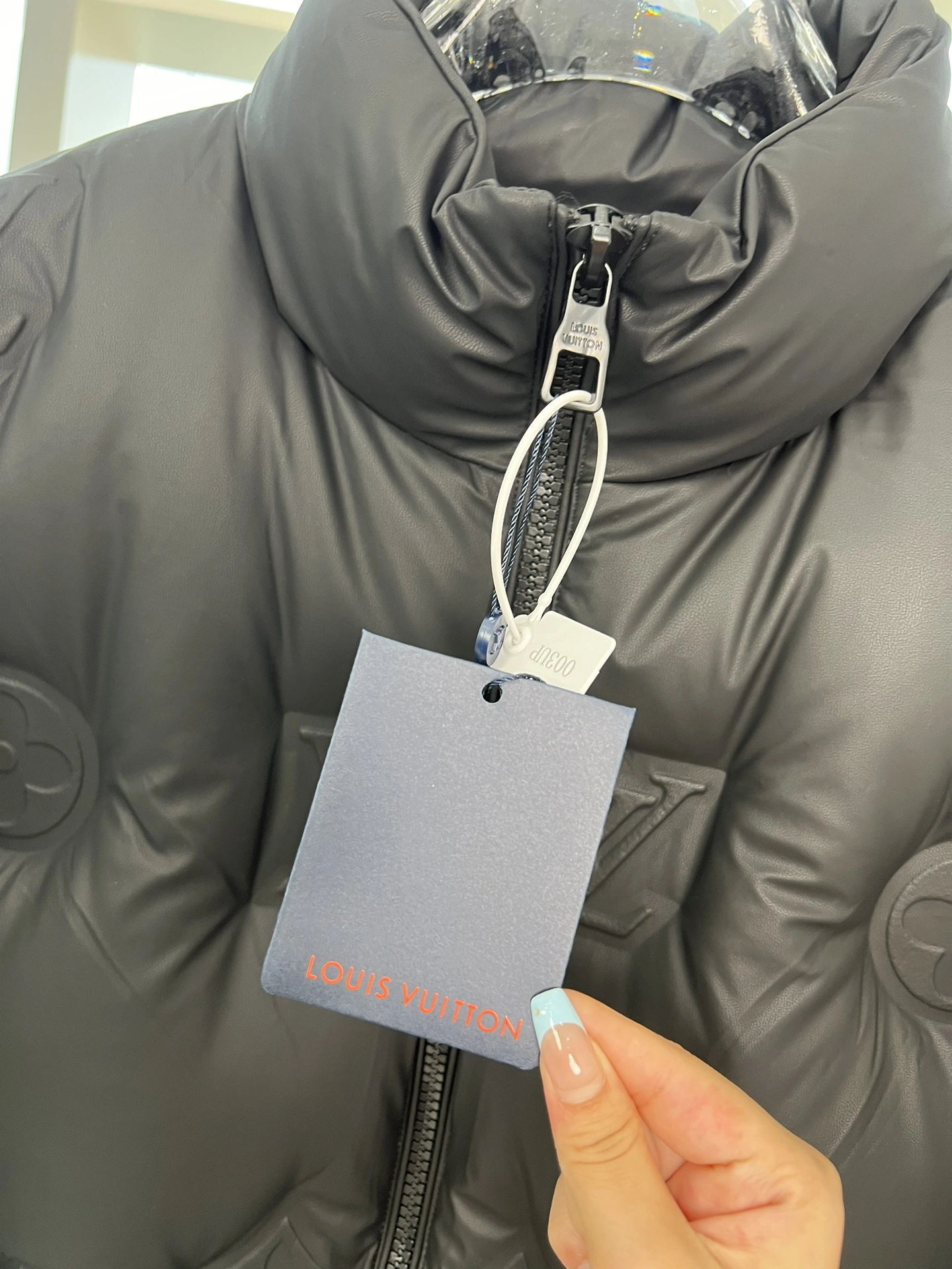 Affordable Louis Vuitton Down Jackets 139432