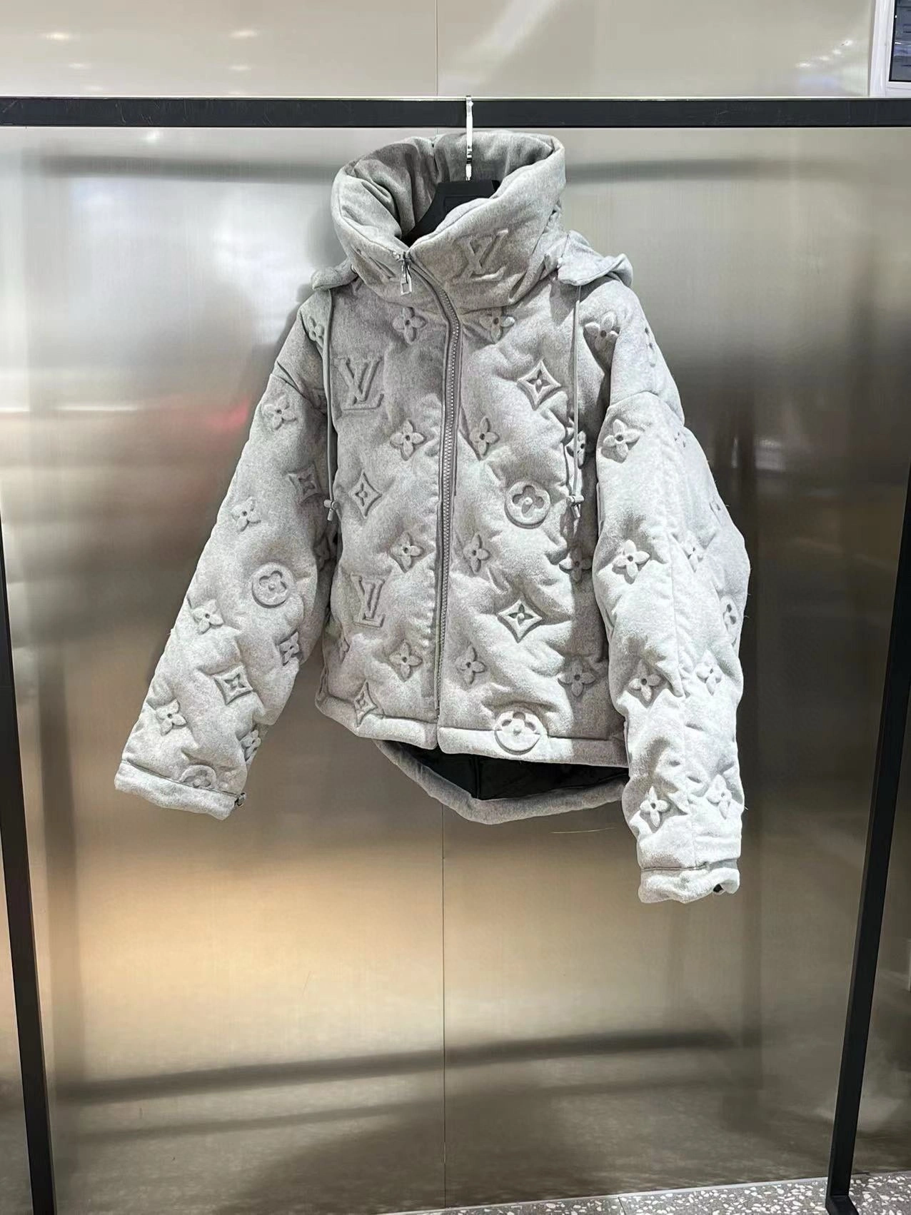 Resilient Louis Vuitton Down Jackets 139419