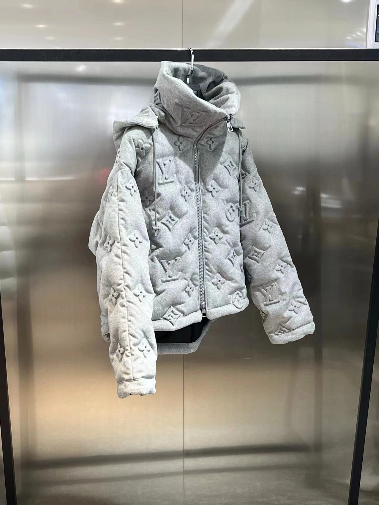 Resilient Louis Vuitton Down Jackets 139419