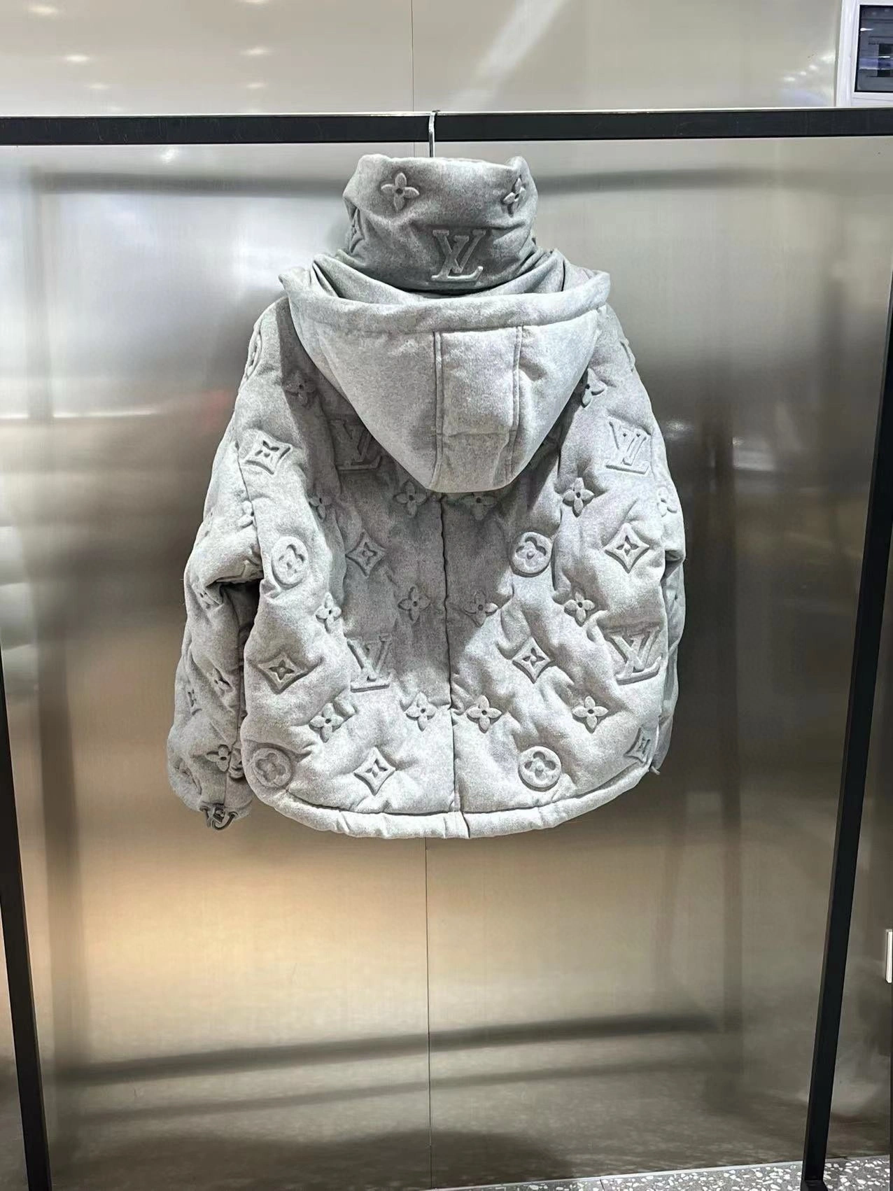 Resilient Louis Vuitton Down Jackets 139419