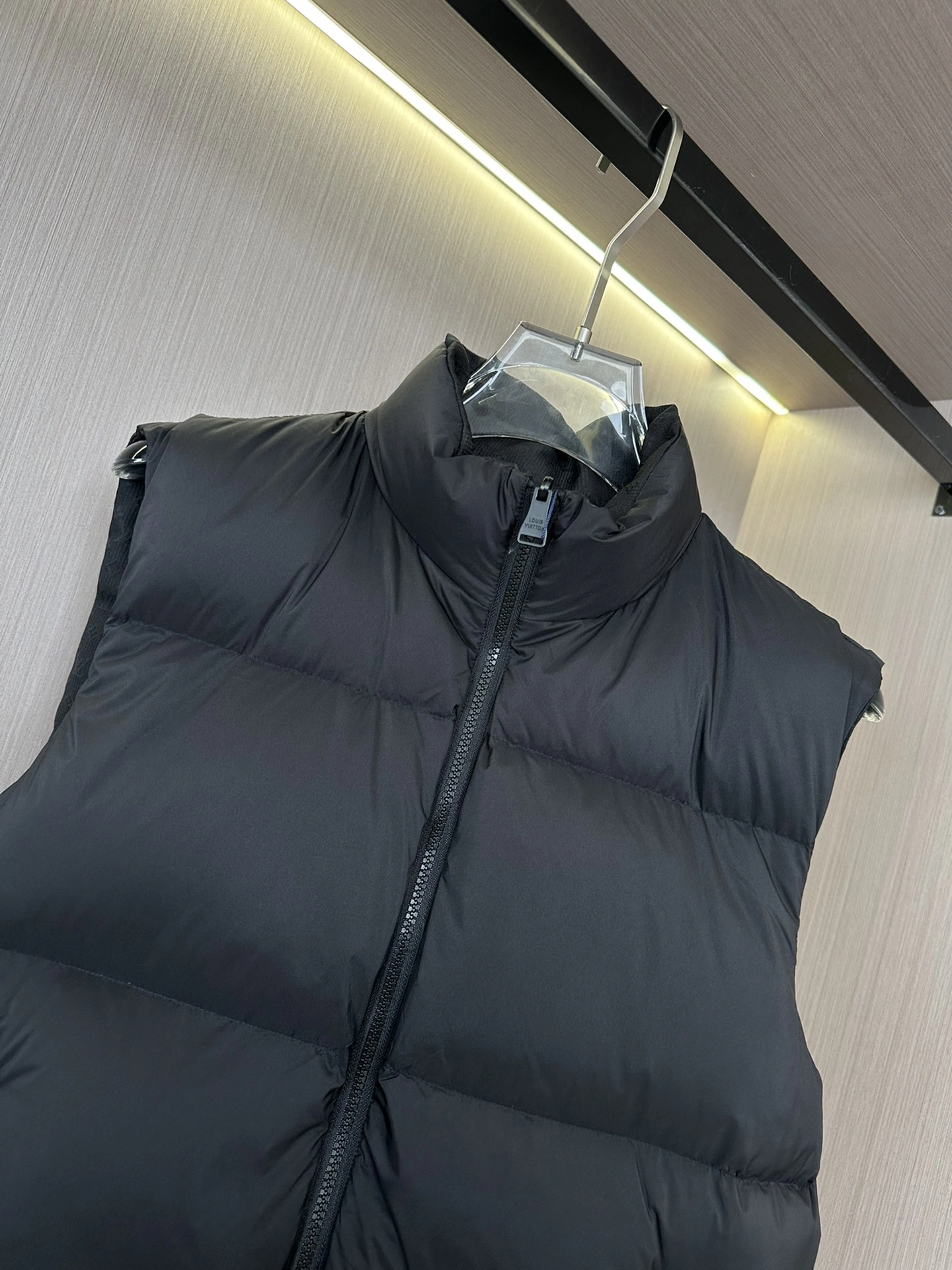 SunProtective Louis Vuitton Down Jackets 139416